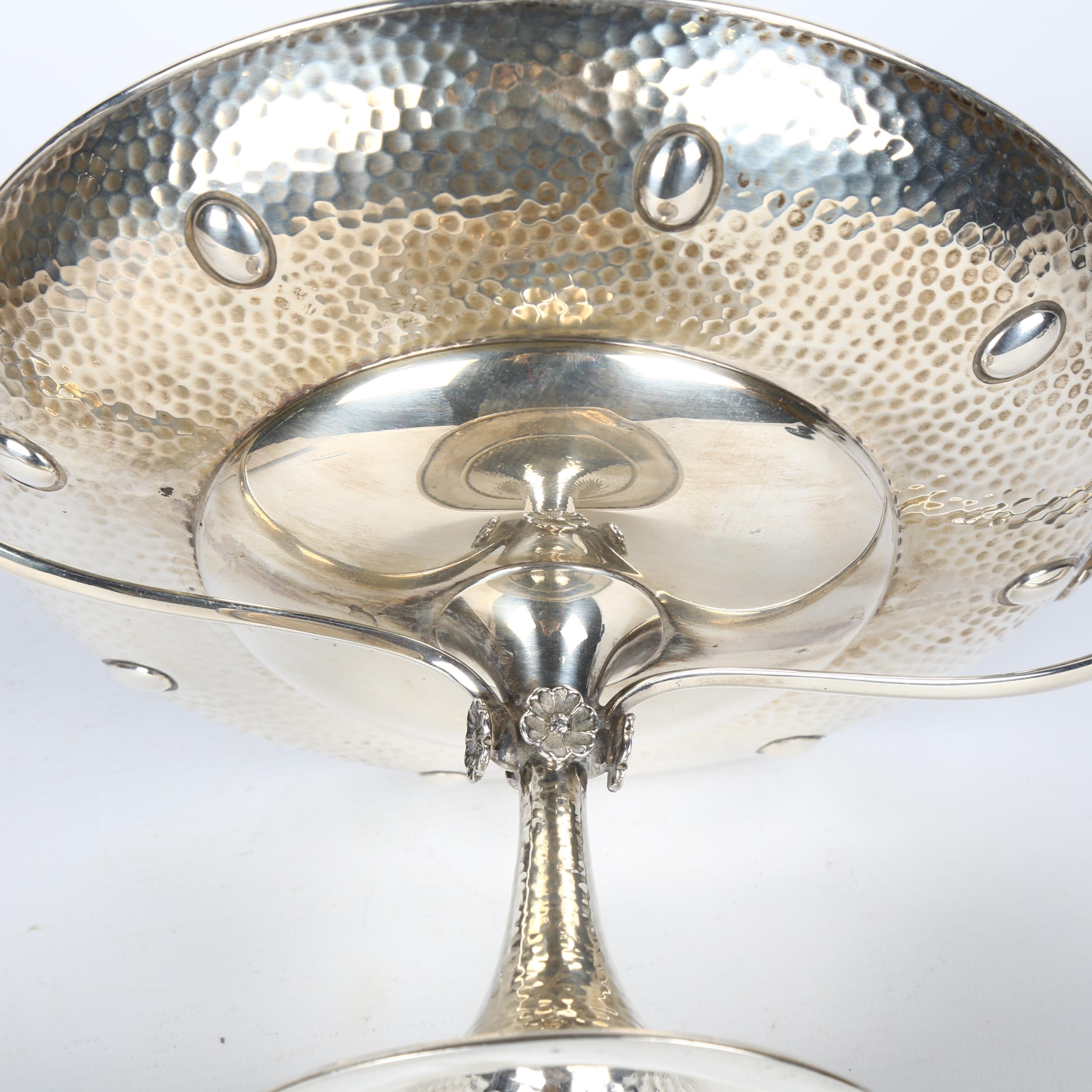 An Arts and Crafts George V silver 2-handled pedestal tazza, Harrison Brothers & Howson, Sheffield - Image 2 of 3