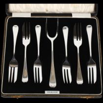 A cased set of George V silver pastry forks, maker AP & Co, Birmingham 1935, 12.5cm, 3.6oz total
