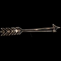 An Art Deco silver-gilt black enamel arrow brooch, Mappin & Webb, Birmingham 1937, 6.5cm (A/F)