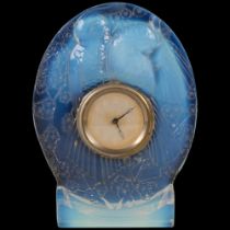 A French Art Deco opalescent glass clock, decorated with lovebirds, H17cm Good overall condition