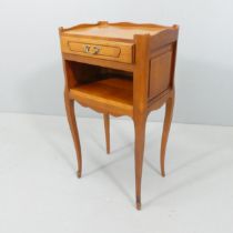 A French mahogany pot cupboard, with single drawer and cabriole legs. 37x70x27cm.
