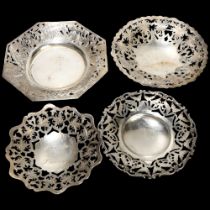4 Egyptian silver dishes, largest 19.5cm, 18.6oz total (4) 1 dish has personalised engraving in