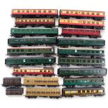 Various plastic OO gauge railway carriages etc
