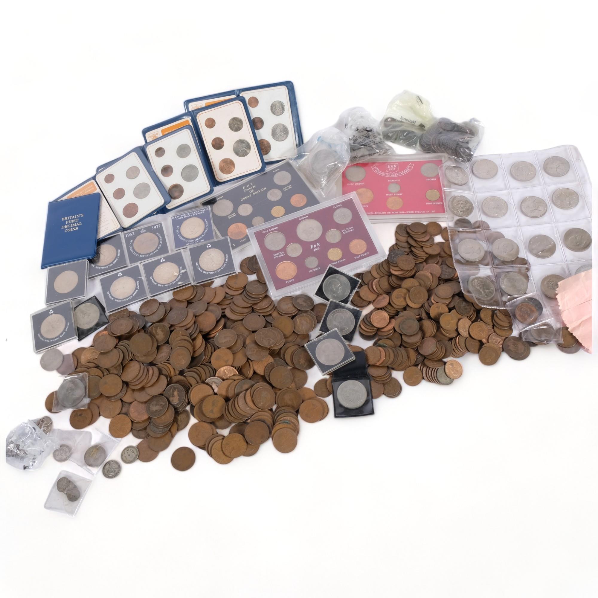 A quantity of British decimal and pre-decimal coinage, many loose coins and presentation packs,