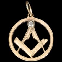 A 9ct gold stone set Masonic fob/charm, diameter 17mm, 1.8g