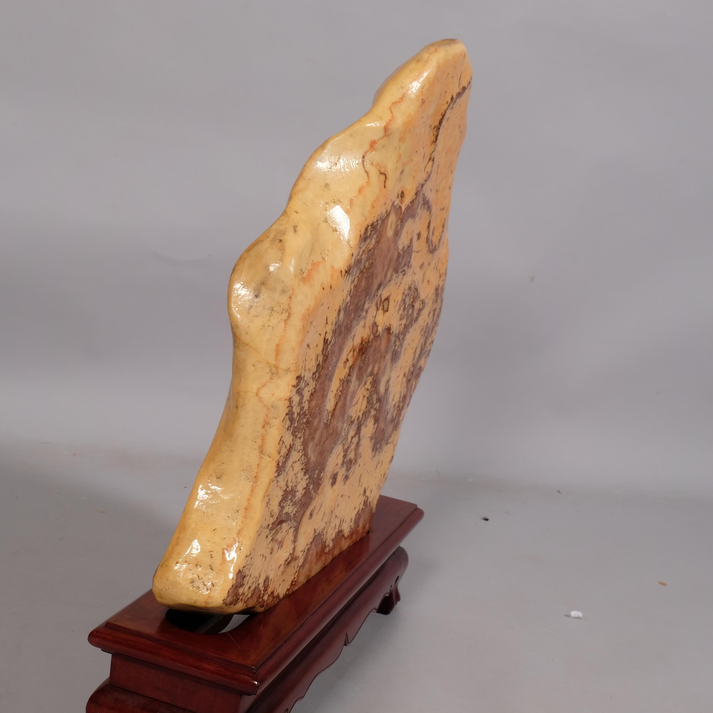 Abstract marble/stone sculpture depicting a tiger, on hardwood stand, overall height 55cm - Image 4 of 4