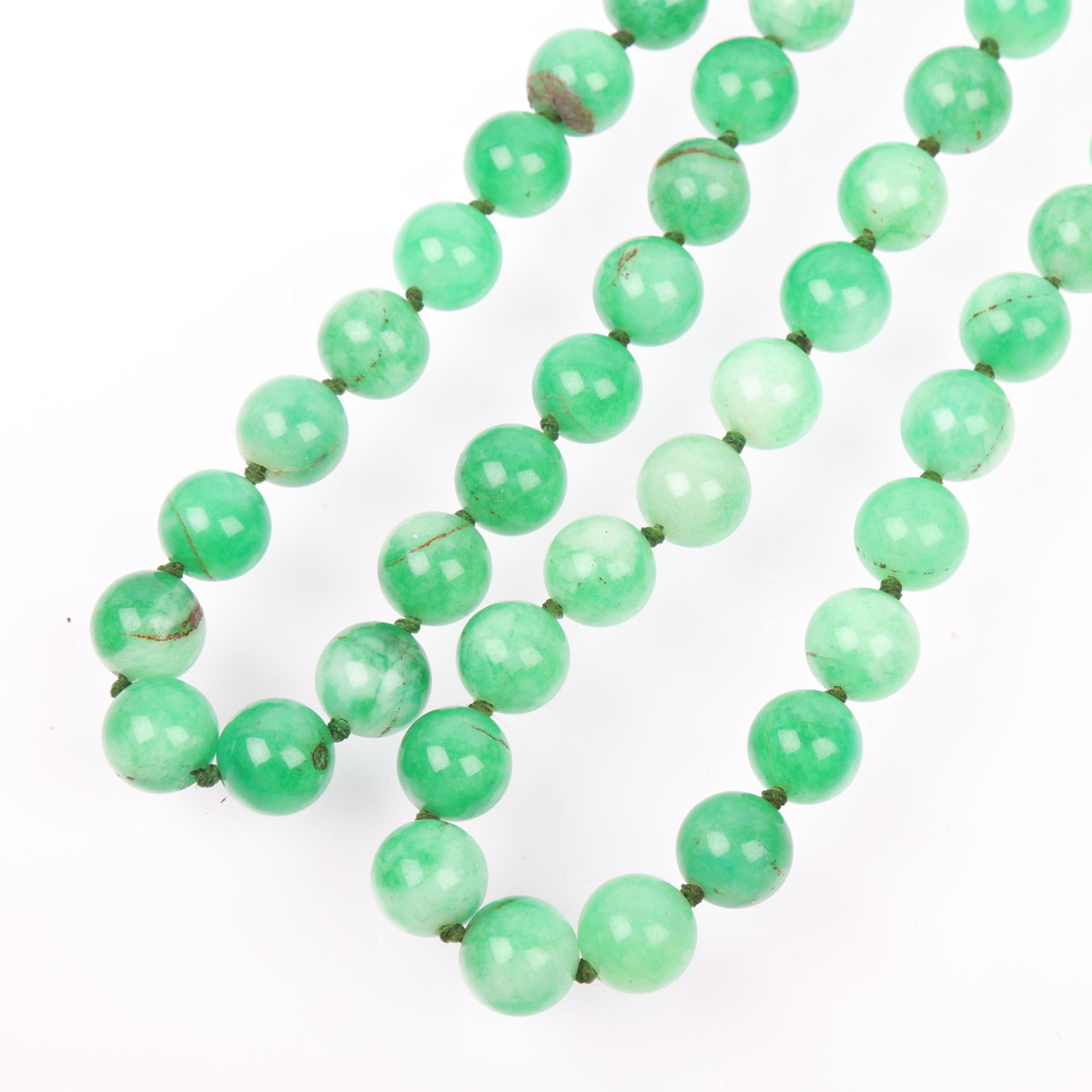 A long single-strand polished dyed quartz bead necklace, beads 12mm, necklace 96cm, 179.5g Condition - Image 2 of 4