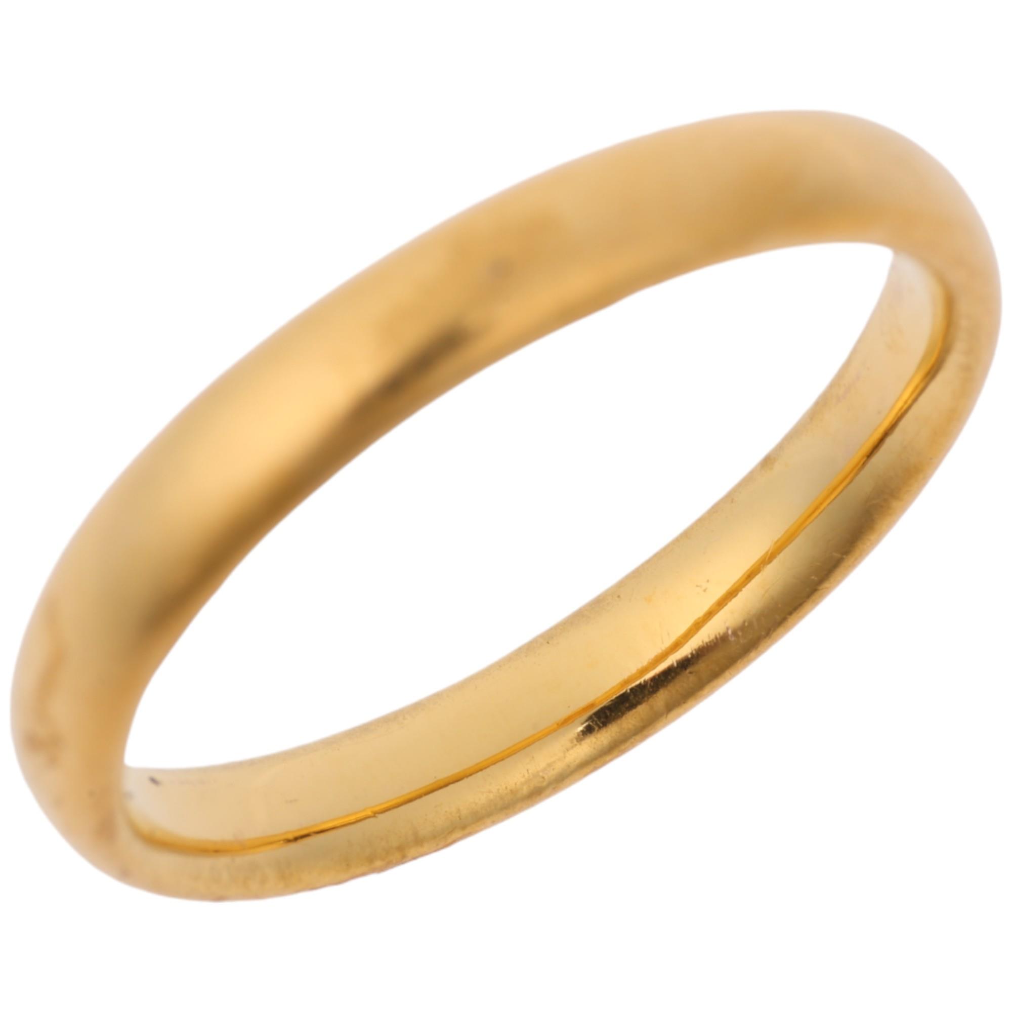 An early 20th century 22ct gold wedding band ring, maker HS, Birmingham 1931, band width 2.6mm, size - Image 2 of 4