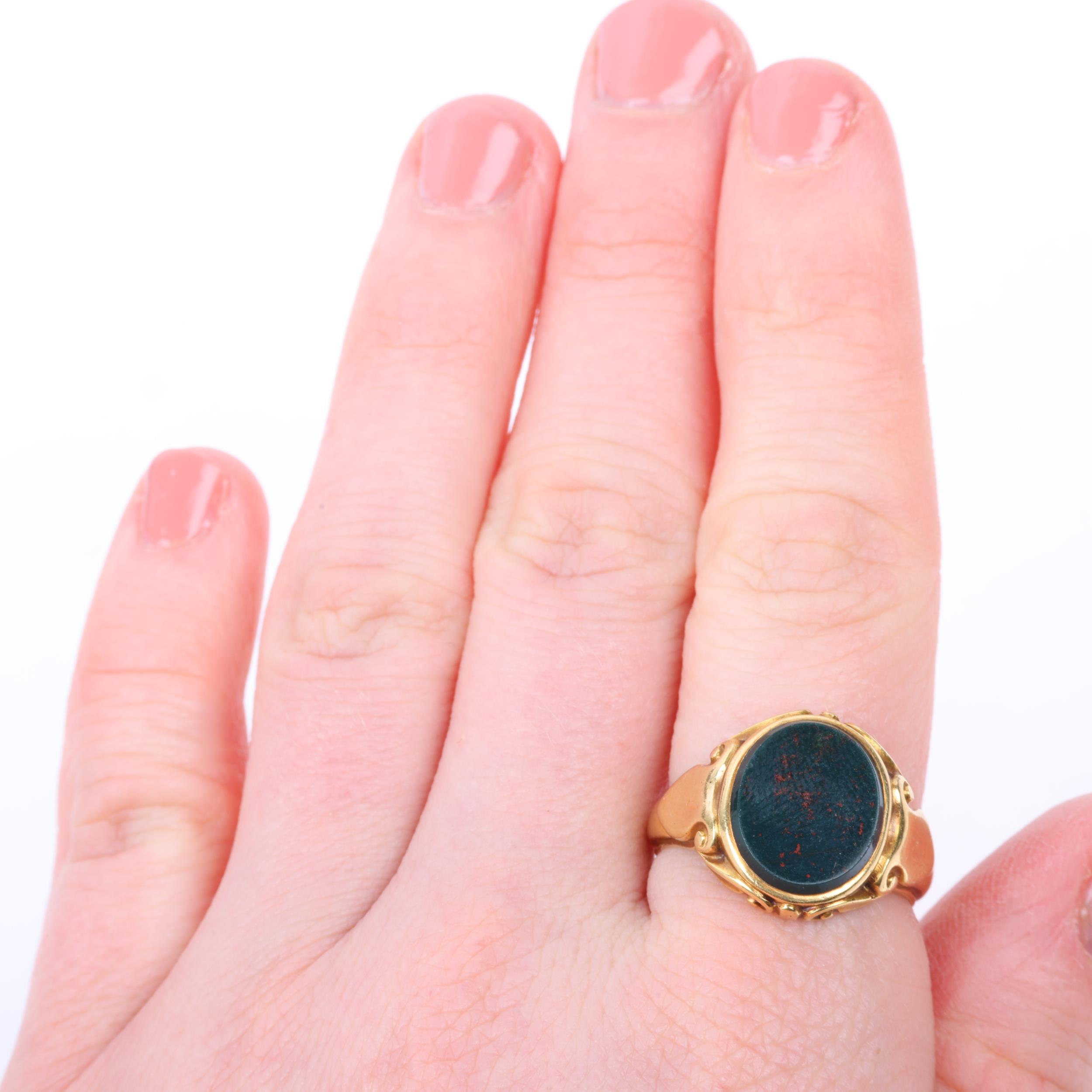 A 19th century 18ct gold bloodstone signet ring, maker SW, London 1863, set with oval flat-top - Image 4 of 4
