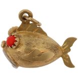 An Italian 18ct gold novelty figural fish charm/pendant, 18.2mm, 3.5g Condition Report: No damage or