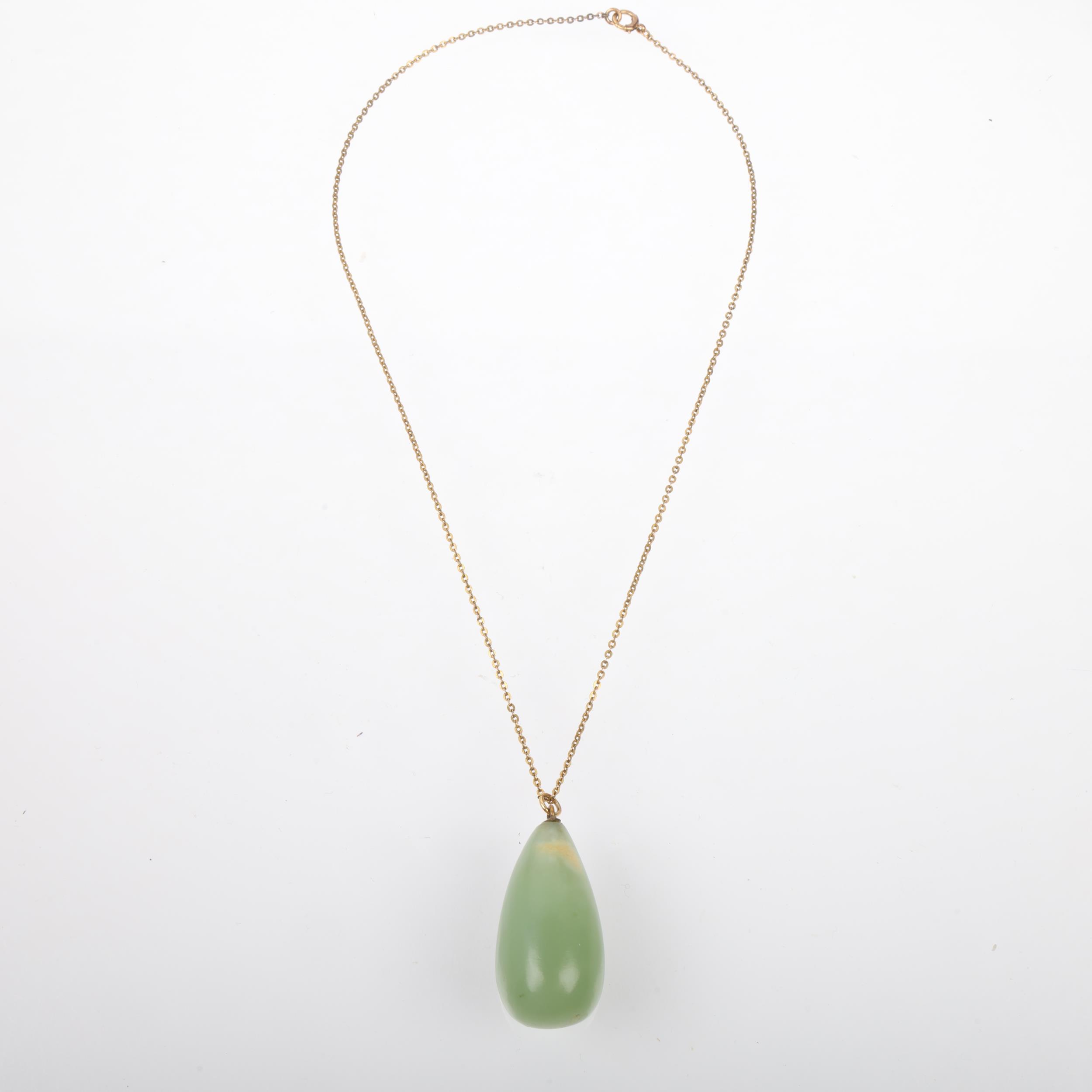 A polished jade teardrop pendant necklace, on 9ct cable link chain, pendant 41.8mm, chain 40cm, 22. - Image 2 of 4