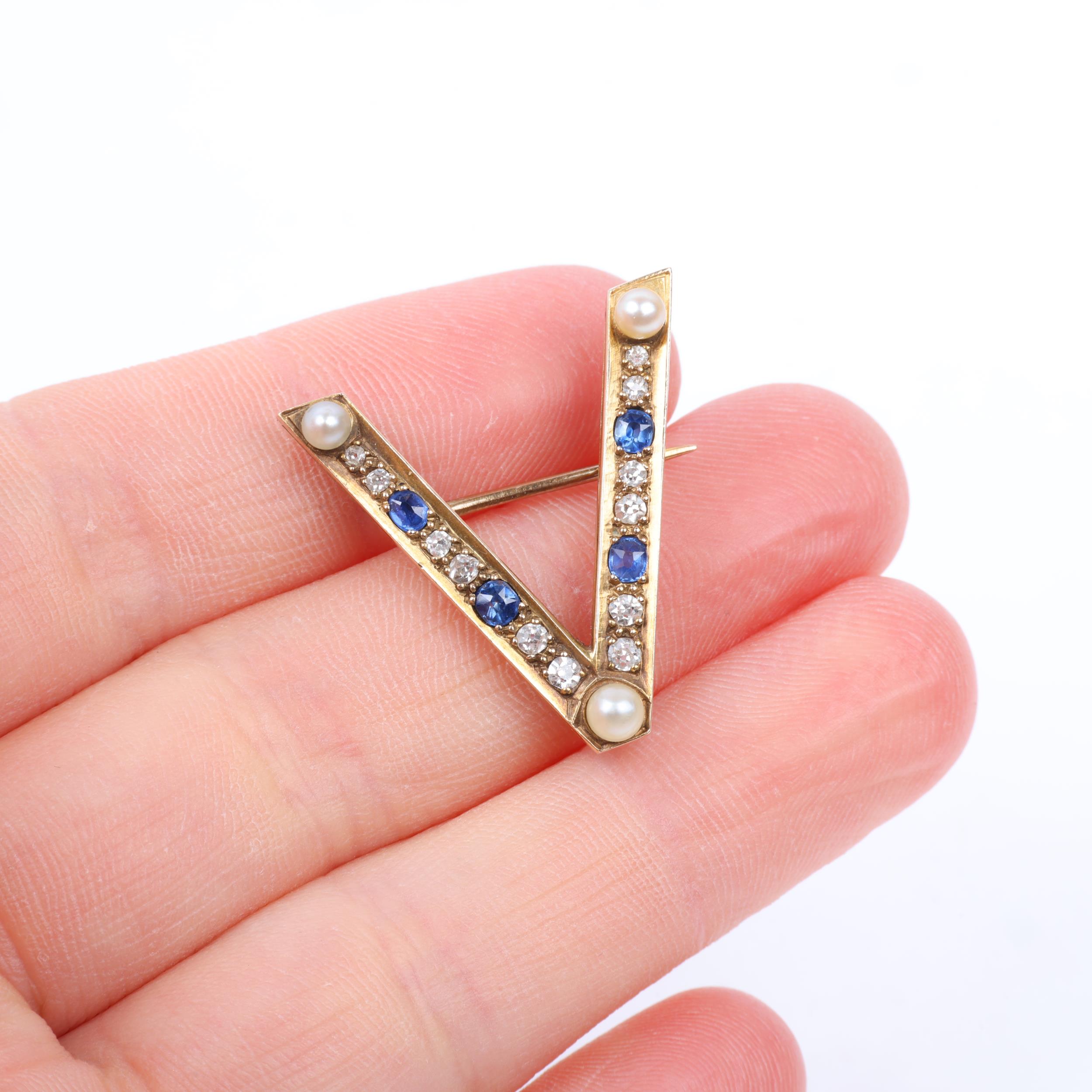 A Victorian sapphire pearl and diamond initial V brooch, apparently unmarked, 25.4mm, 3.2g Condition - Image 4 of 4