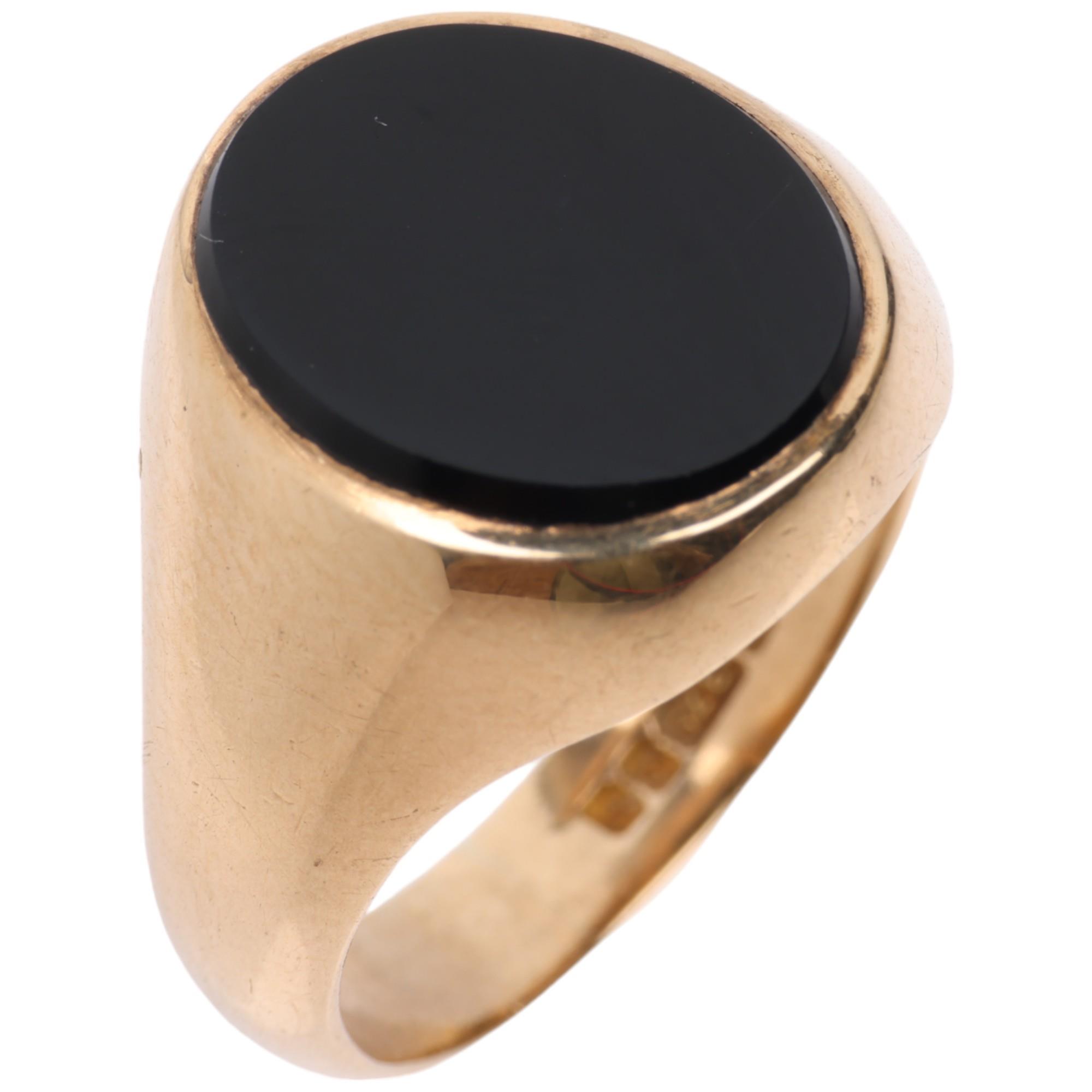 A late 20th century 9ct gold black onyx signet ring, maker HG&S, Birmingham 1971, panel measures - Image 2 of 4
