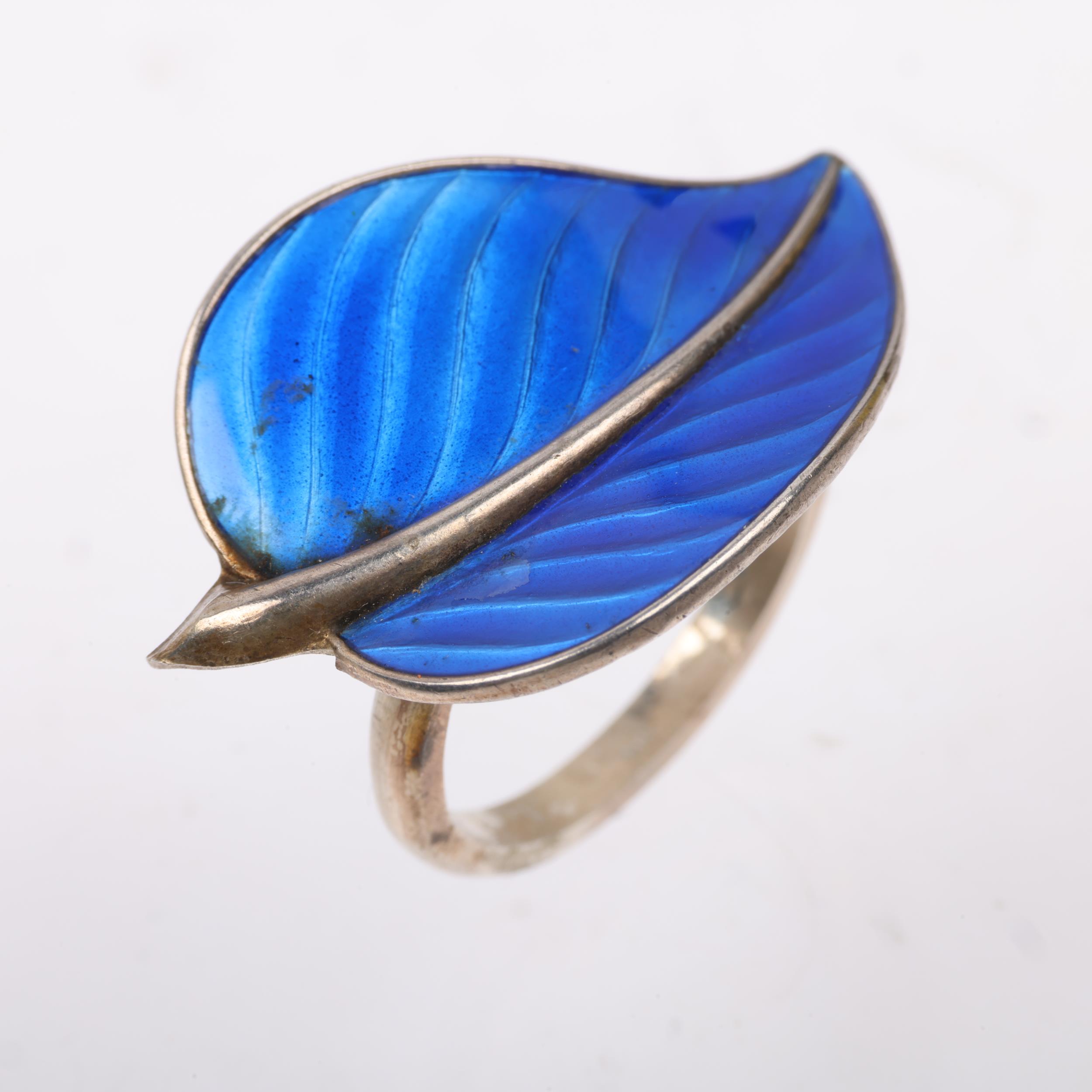 A Norwegian sterling silver and blue enamel leaf panel ring, apparently unmarked, setting height - Image 2 of 3