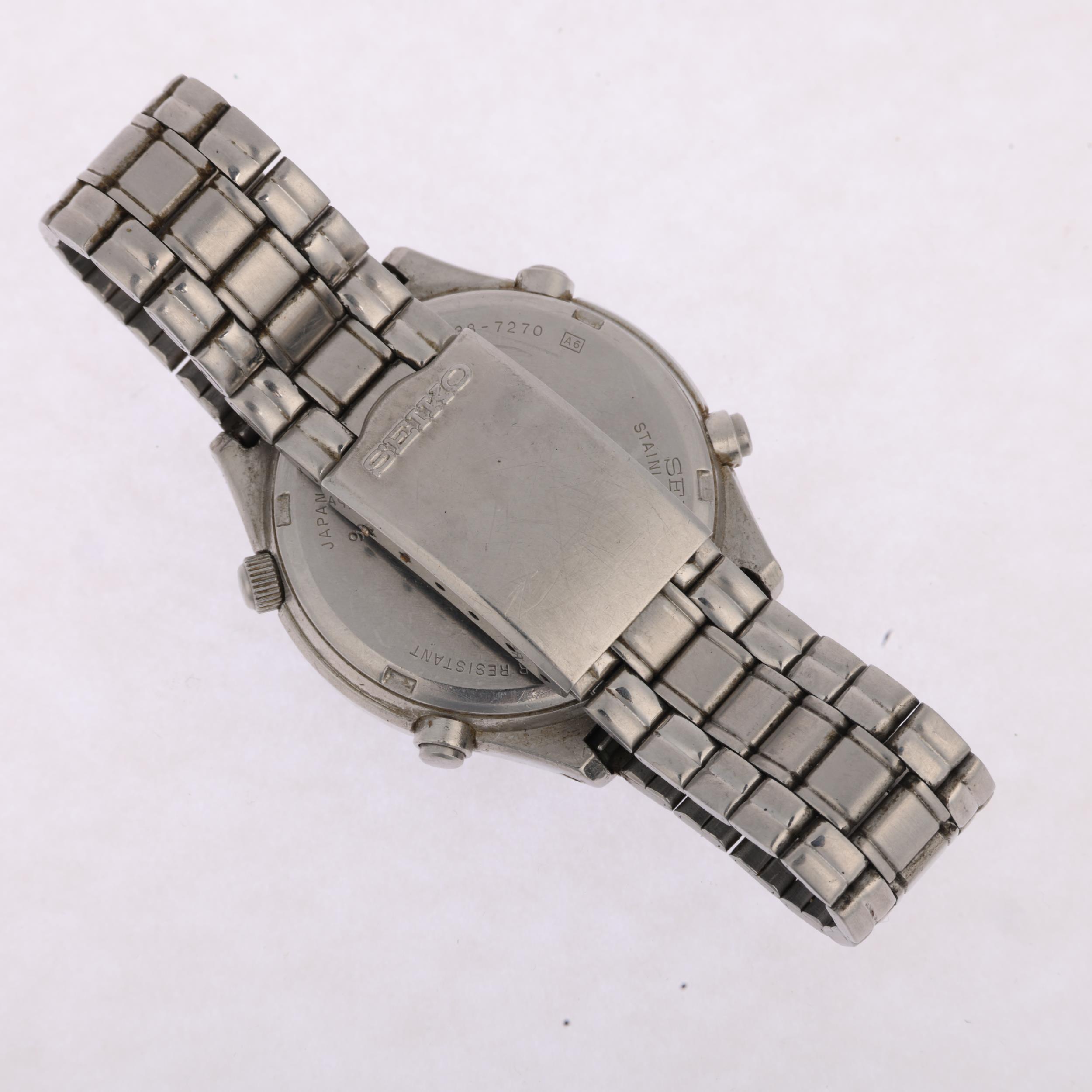 SEIKO - a Vintage stainless steel quartz chronograph day/date bracelet watch, ref. 7A38-7270, - Image 3 of 5