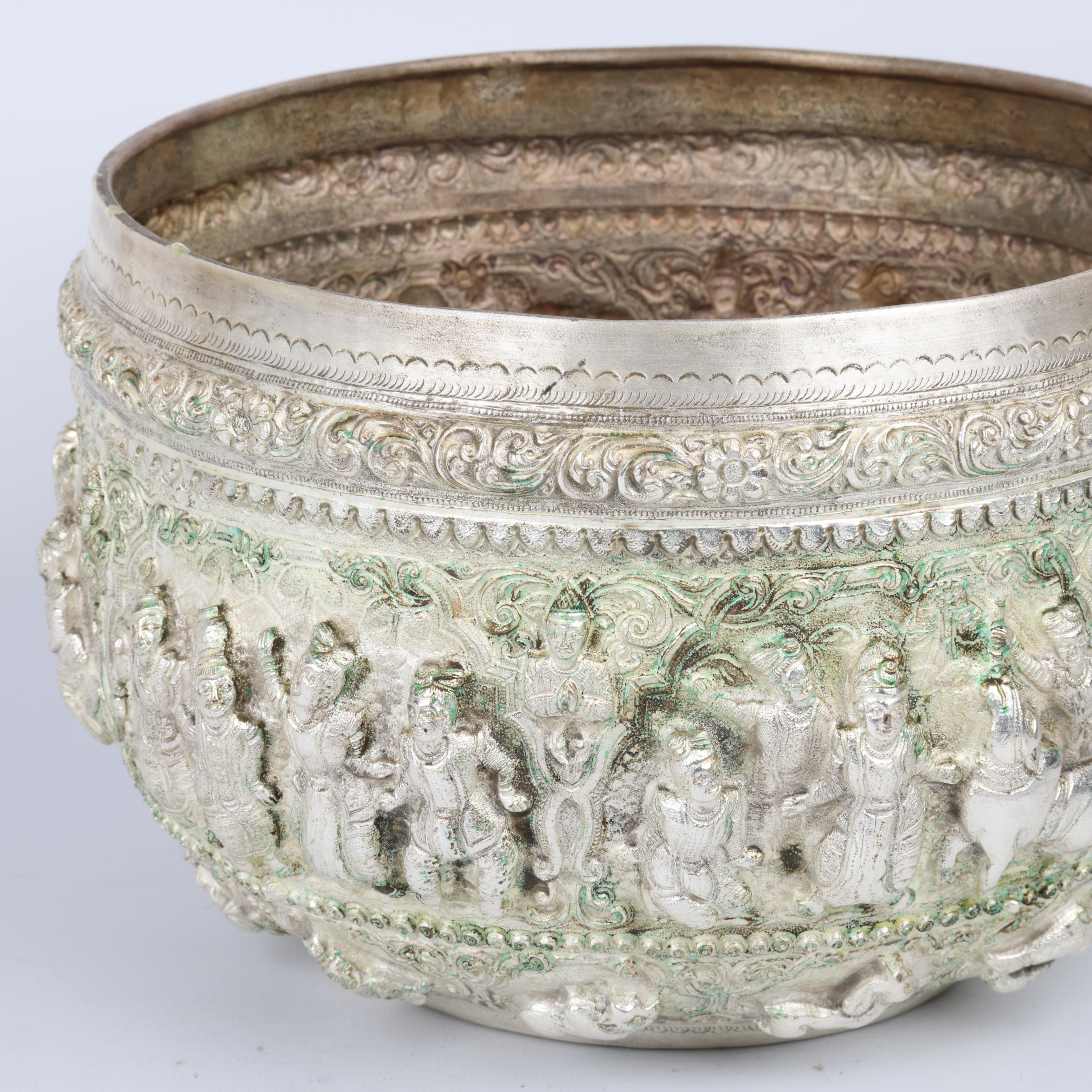 A Fine and Large Burmese silver Thabeik rice bowl, lion maker's mark, Rangoon circa 1900, circular - Image 3 of 3