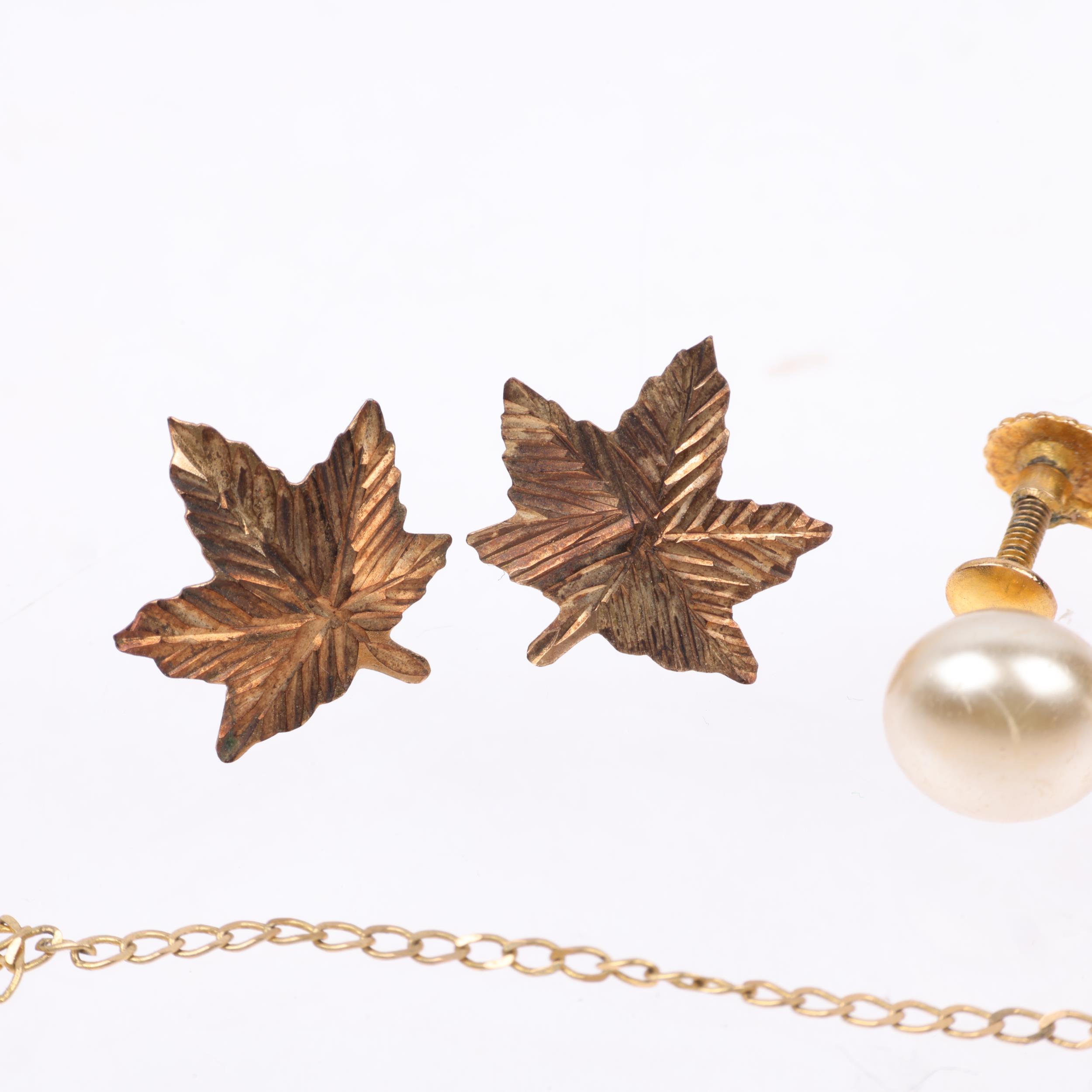 Various 9ct gold jewellery, including pearl earrings, maple leaf earrings etc, 3.3g gross - Image 2 of 4