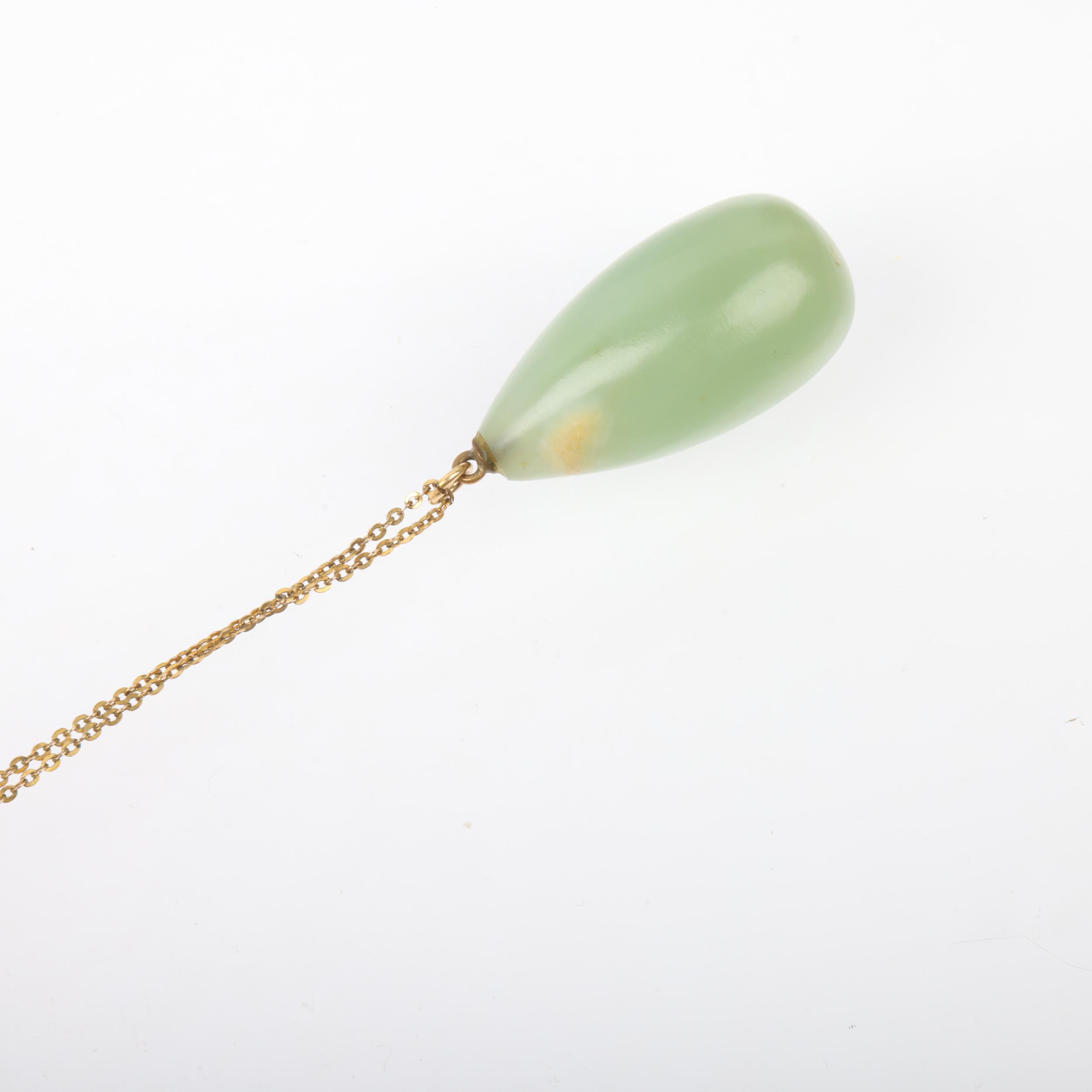 A polished jade teardrop pendant necklace, on 9ct cable link chain, pendant 41.8mm, chain 40cm, 22. - Image 3 of 4