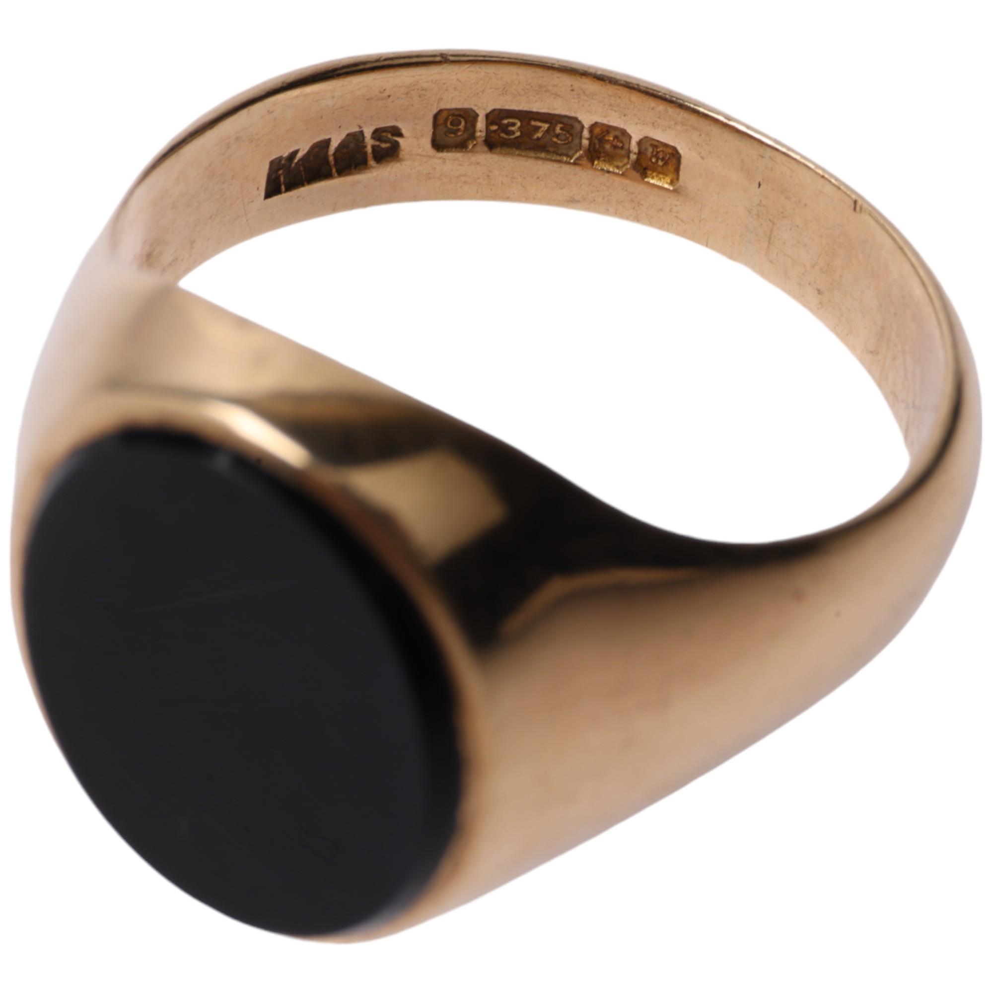 A late 20th century 9ct gold black onyx signet ring, maker HG&S, Birmingham 1971, panel measures - Image 3 of 4