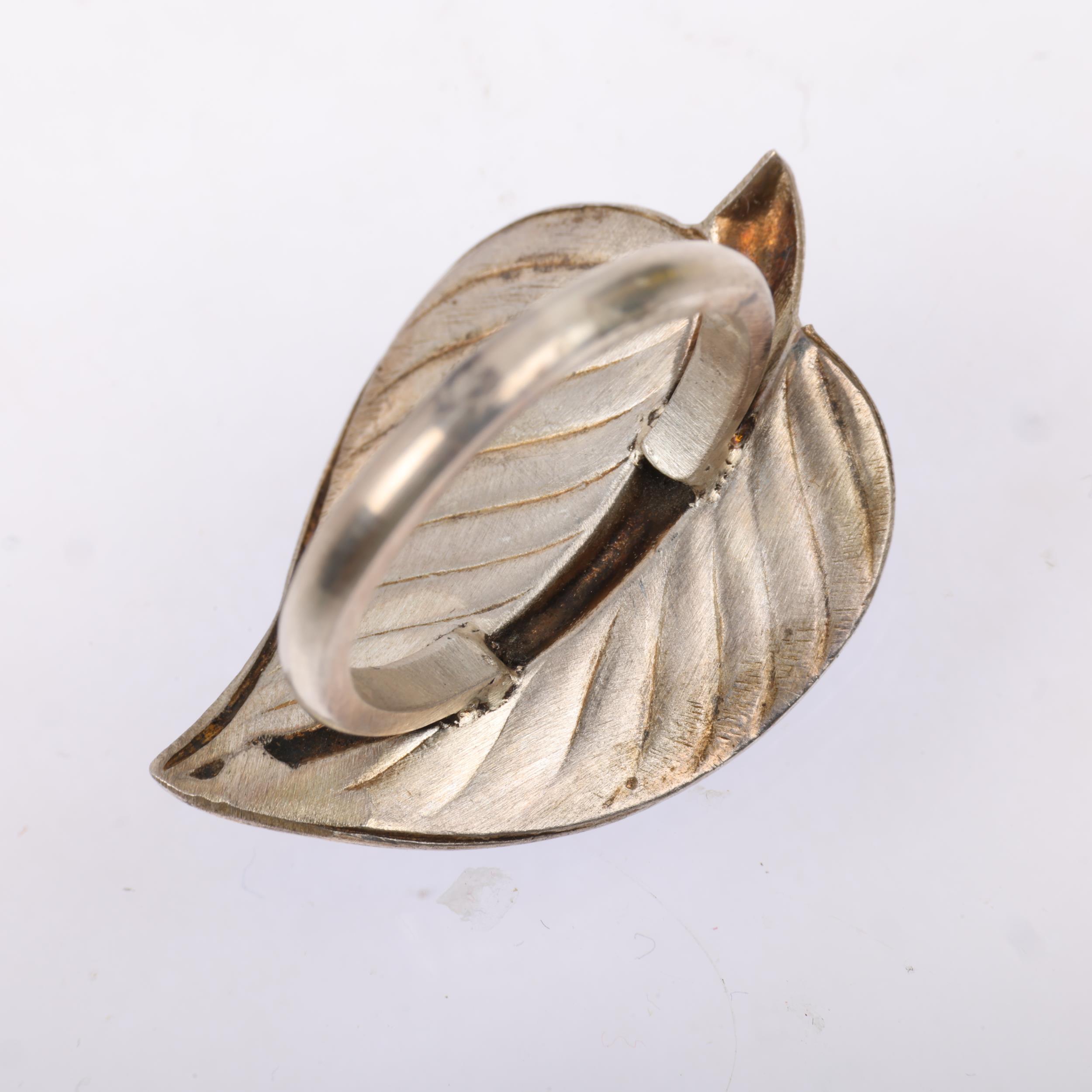 A Norwegian sterling silver and blue enamel leaf panel ring, apparently unmarked, setting height - Image 3 of 3