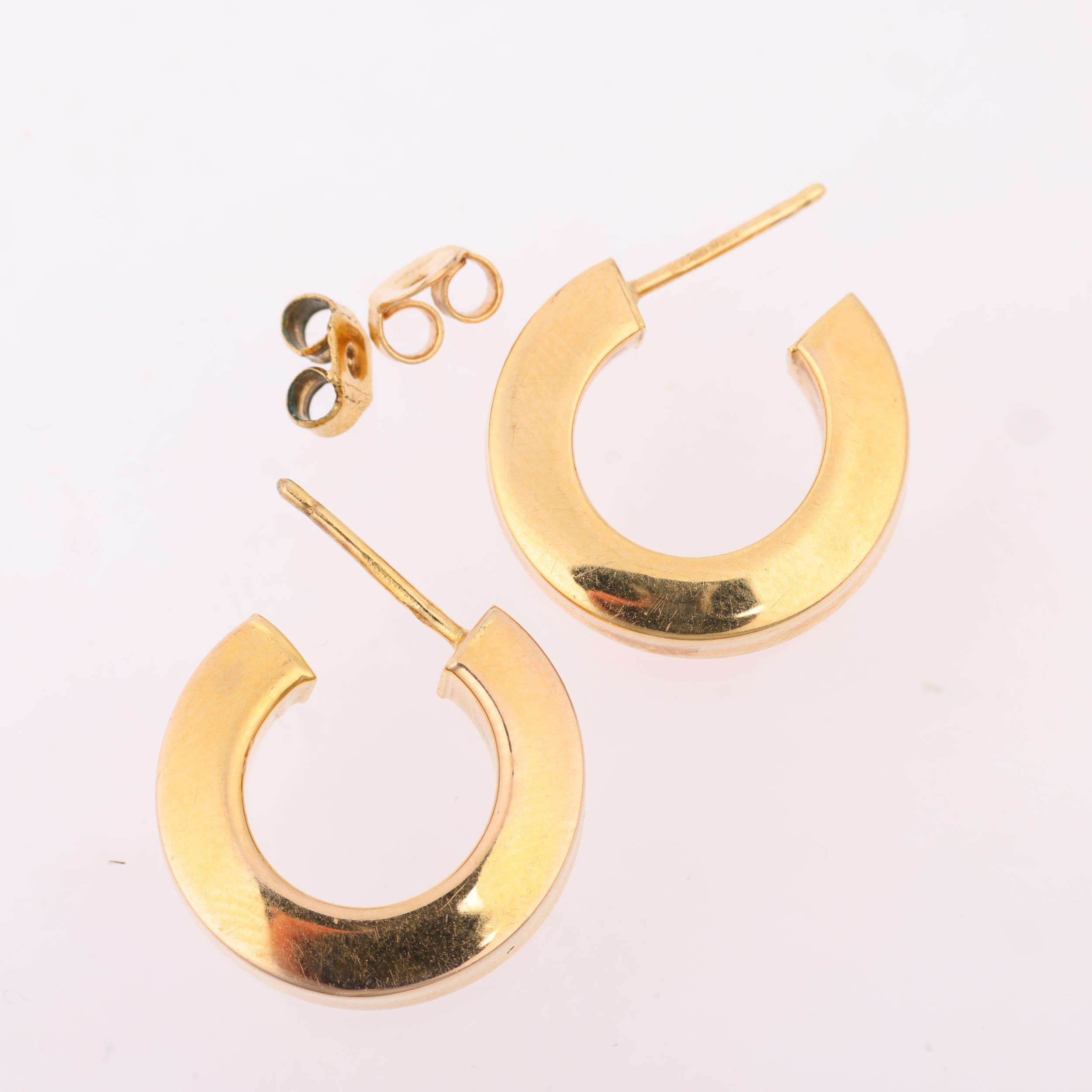 A pair of 9ct gold hoop earrings, with stud fittings, 18.2mm, 3.1g Condition Report: A few very - Image 3 of 4