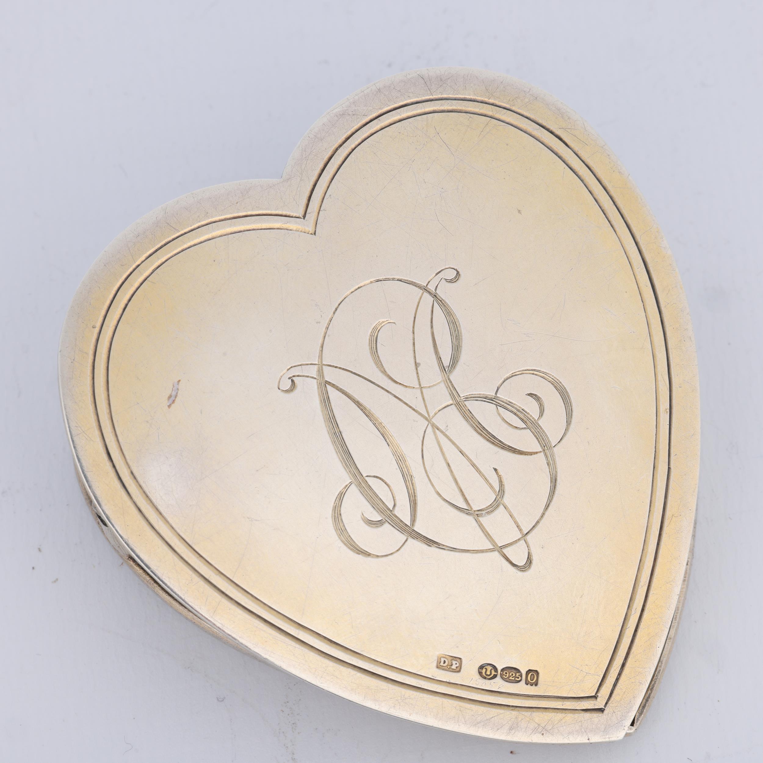 An Edwardian novelty silver and blue enamel heart desk paperclip, Desire Pennellier & Co, import - Image 2 of 3