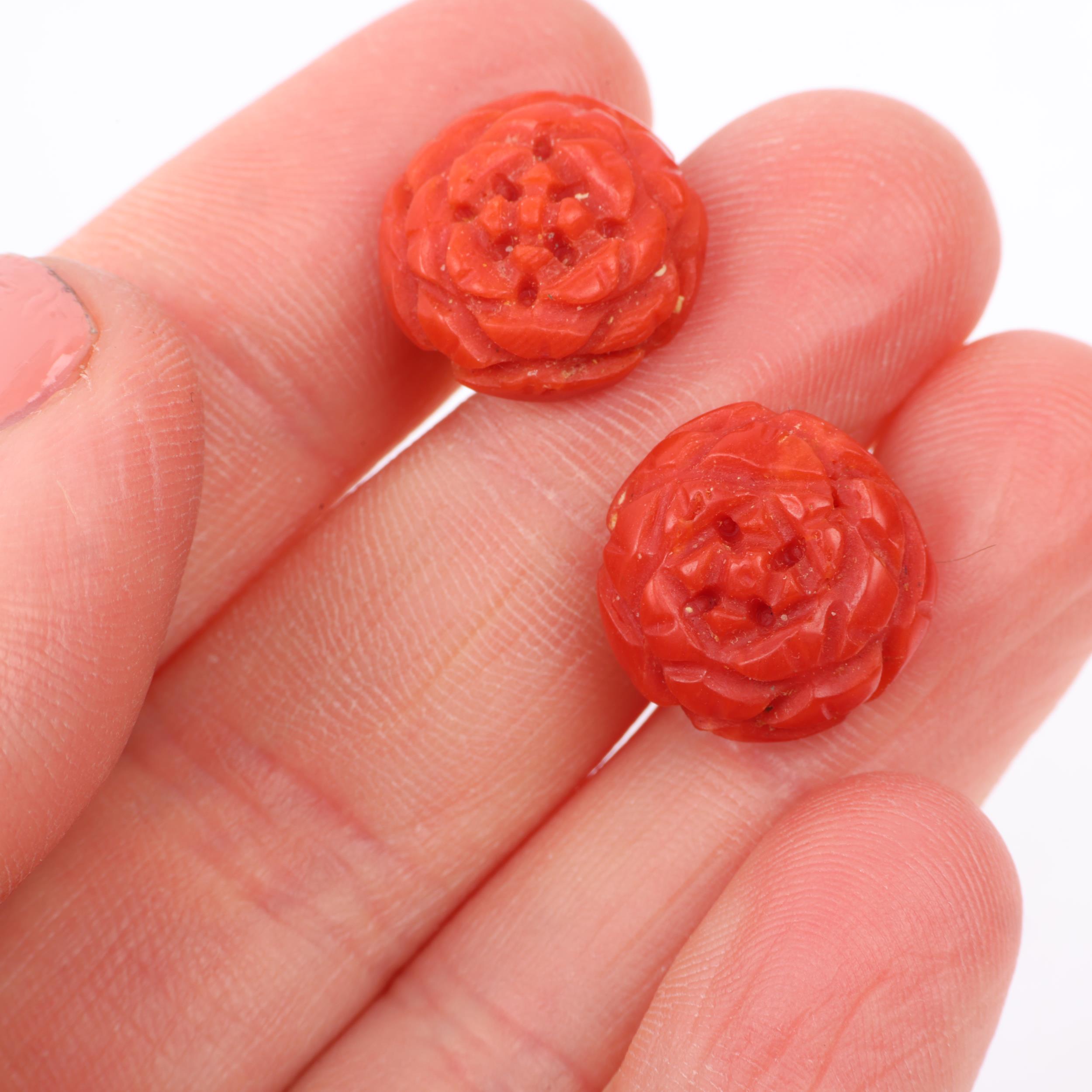 A pair of Georgian carved coral flowerhead earrings, with 14ct gold screw-back fittings, 14.1mm, 4. - Image 4 of 4