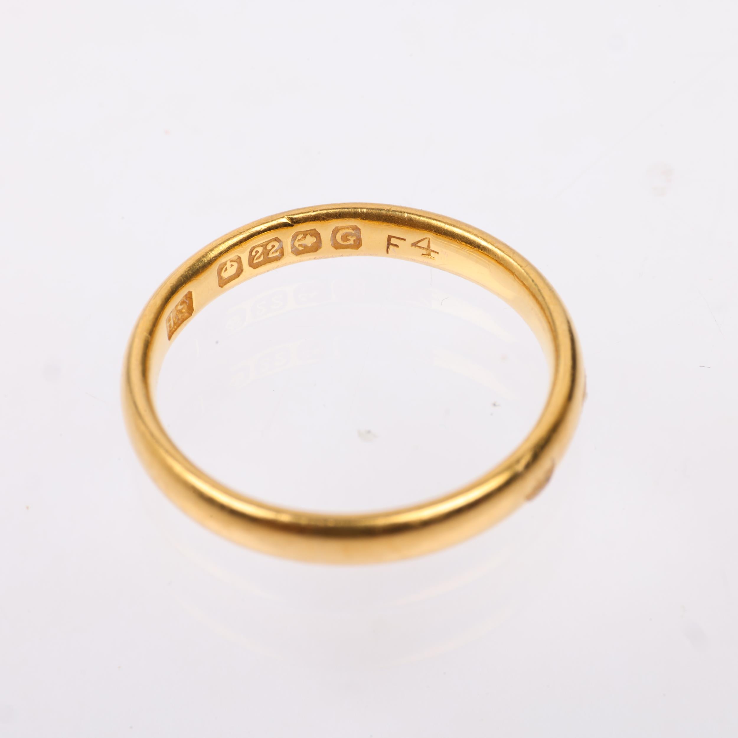 An early 20th century 22ct gold wedding band ring, maker HS, Birmingham 1931, band width 2.6mm, size - Image 3 of 4