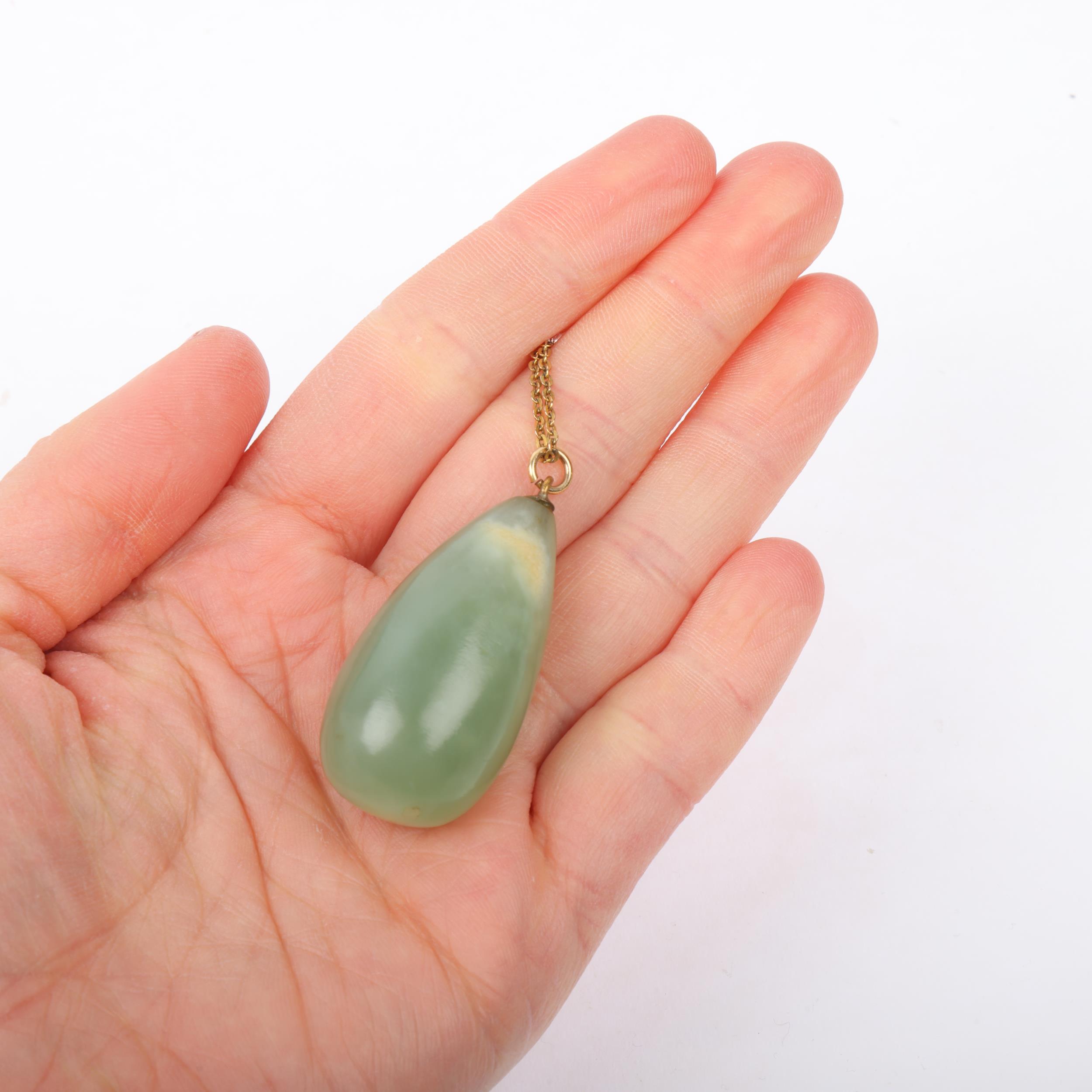 A polished jade teardrop pendant necklace, on 9ct cable link chain, pendant 41.8mm, chain 40cm, 22. - Image 4 of 4