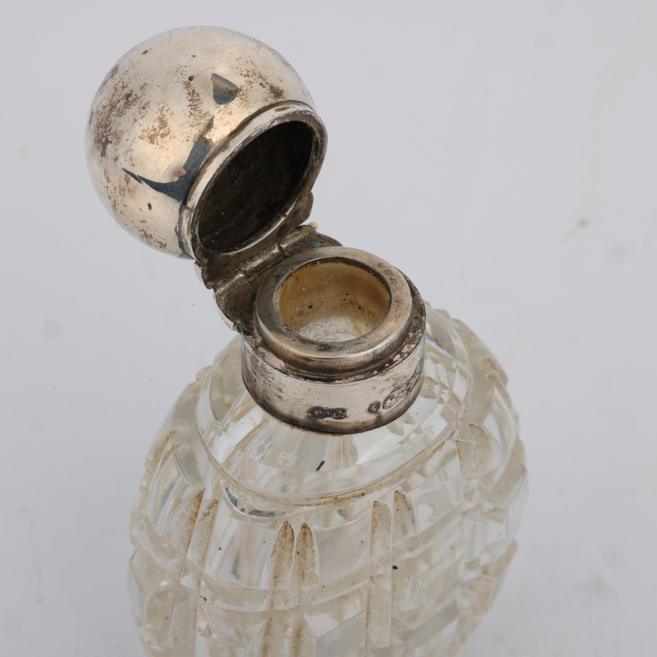 A Victorian silver-mounted glass 'Grenade' pocket scent bottle, Horton & Allday, Chester 1884, 8cm - Image 3 of 3