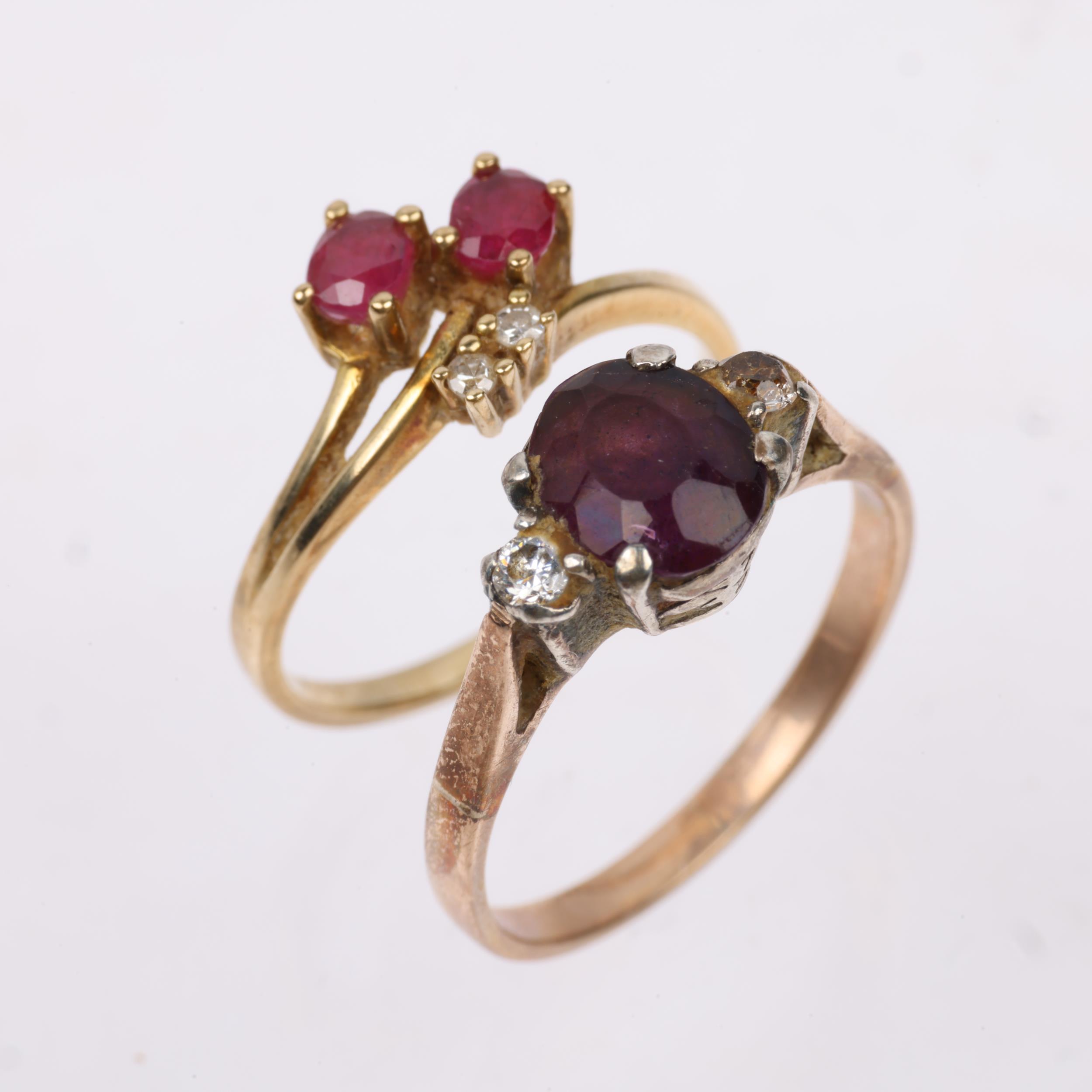 2 x 9ct gold gem set rings, comprising 9ct ruby and diamond crossover, size I, 1.3g, and unmarked - Image 2 of 4