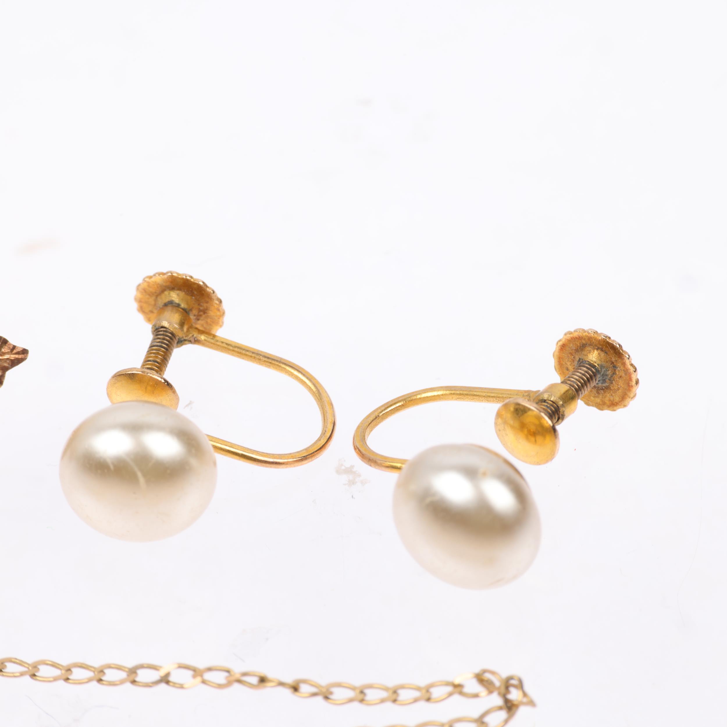 Various 9ct gold jewellery, including pearl earrings, maple leaf earrings etc, 3.3g gross - Image 3 of 4