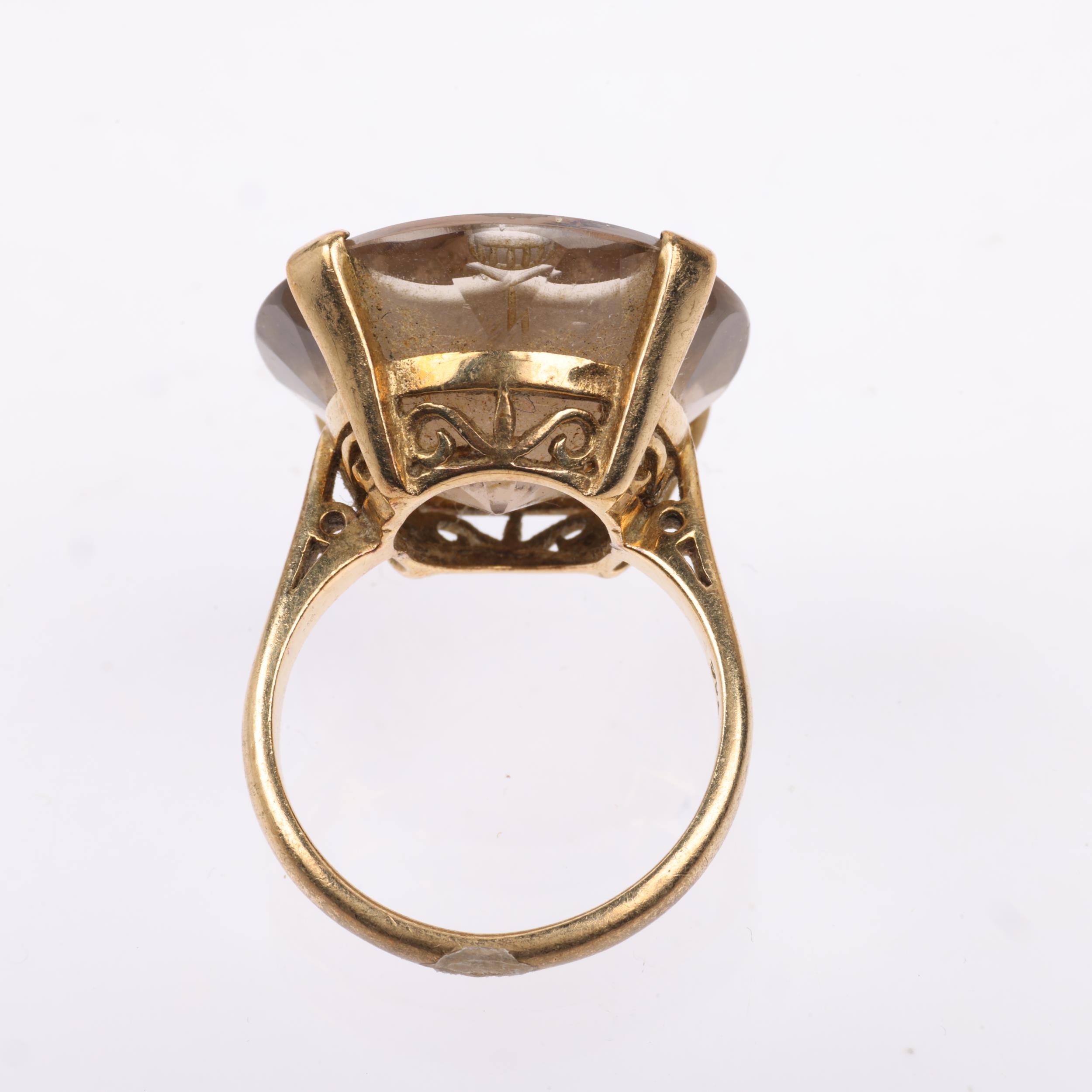 A late 20th century 9ct gold smoky quartz armorial seal ring, the round smoky quartz intaglio carved - Image 3 of 4