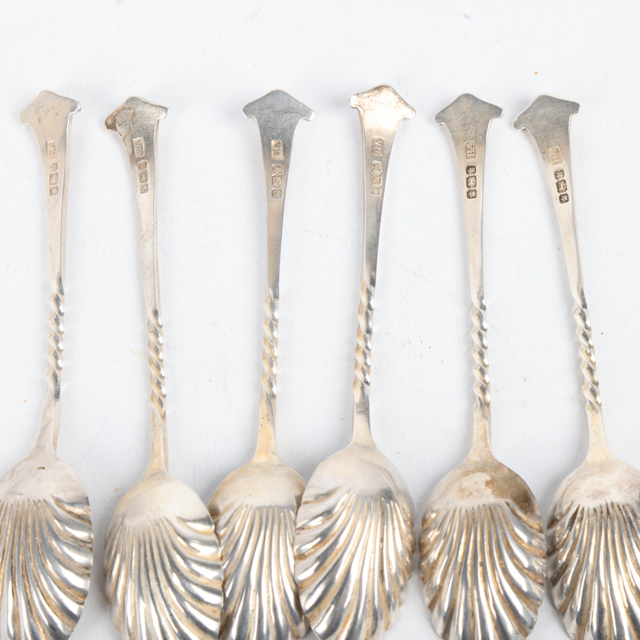 A set of 6 Edwardian silver shell teaspoons, Atkin Brothers, Sheffield 1902, 11.5cm, 2.7oz total - Image 3 of 3