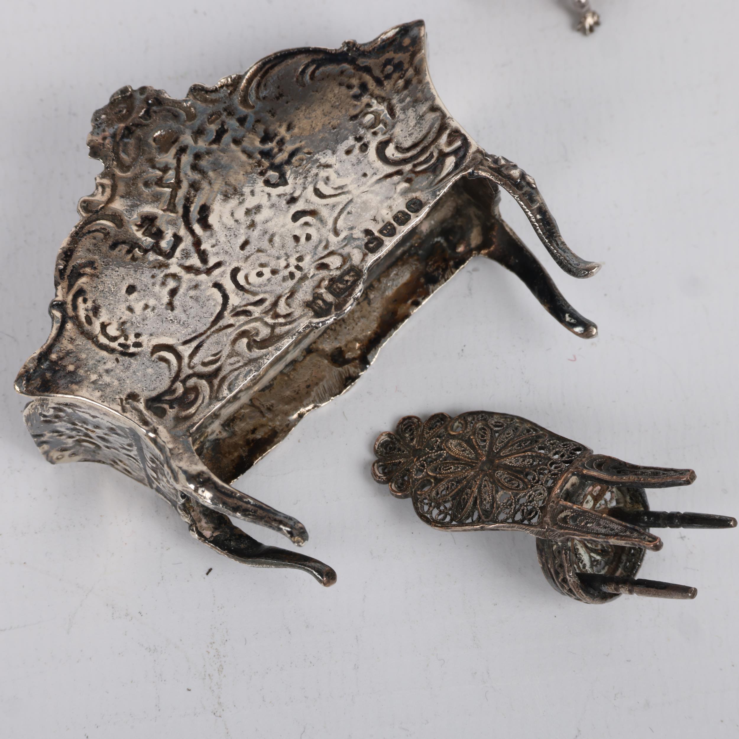 Various doll's house items, including German silver settee, import Chester 1901, 5.5cm, and filigree - Image 3 of 3