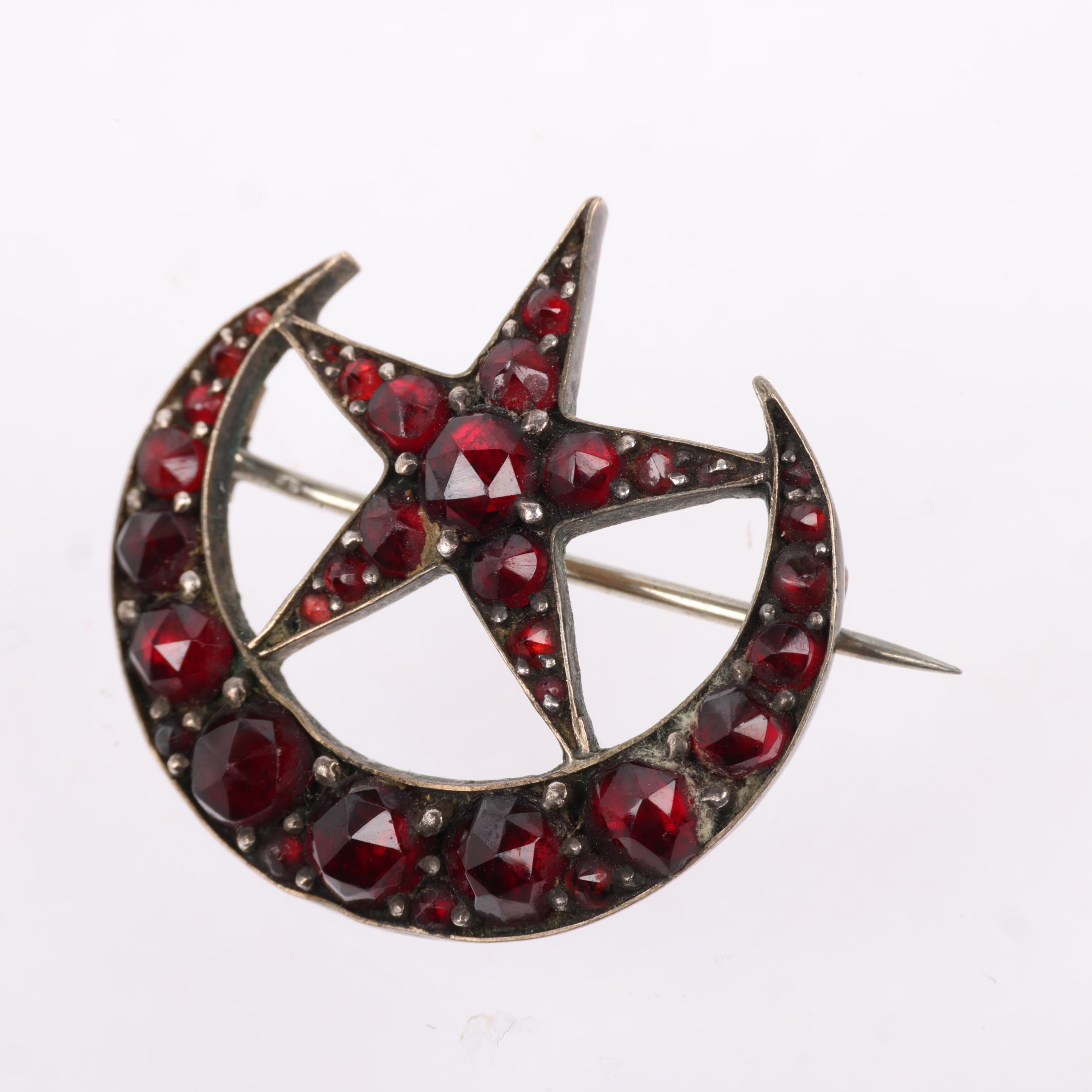 A Victorian Bohemian garnet crescent moon and star brooch, apparently unmarked, 24.2mm, 3.2g - Image 3 of 4