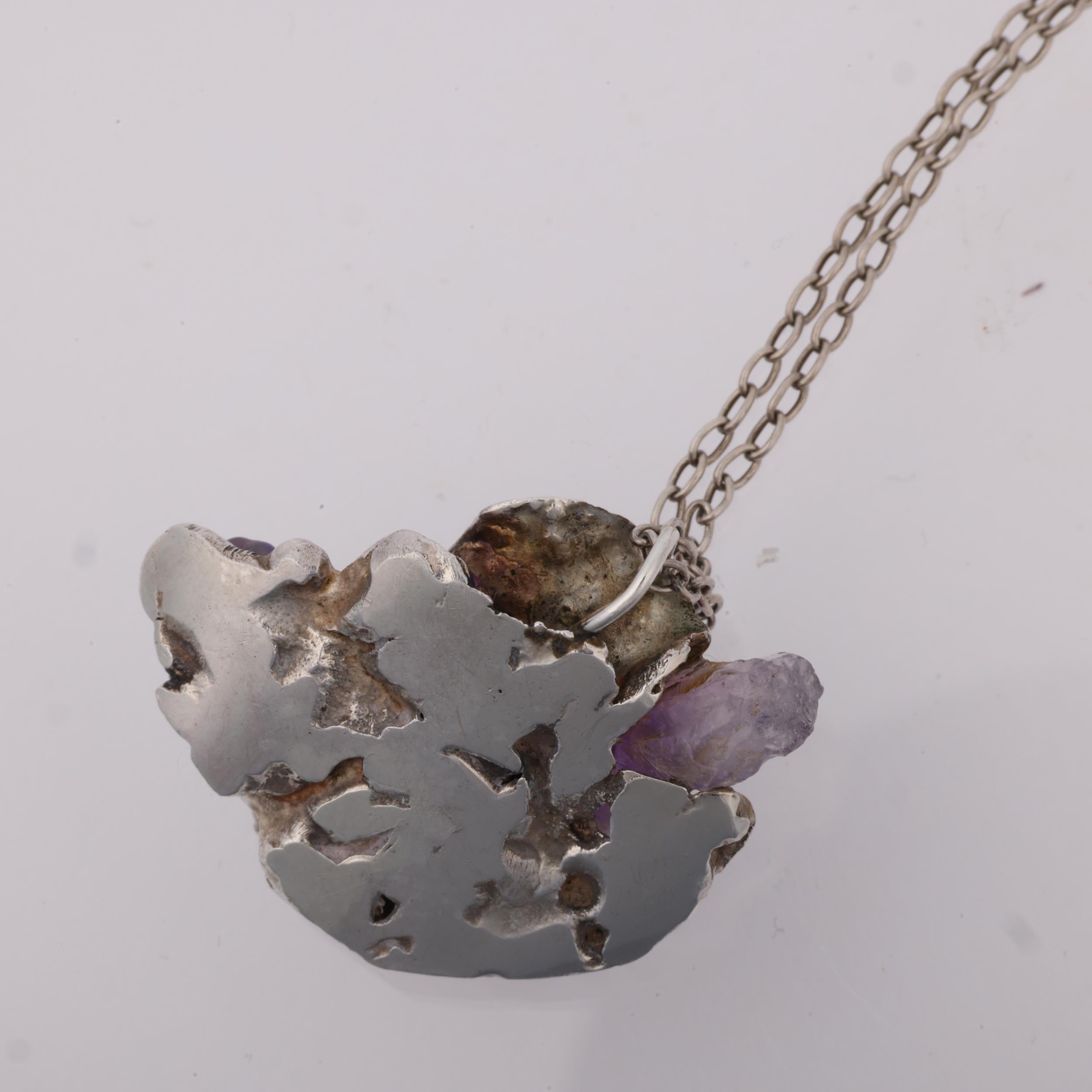 A Danish brutalist amethyst crystal and pearl abstract pendant necklace, apparently unmarked, on - Image 3 of 3