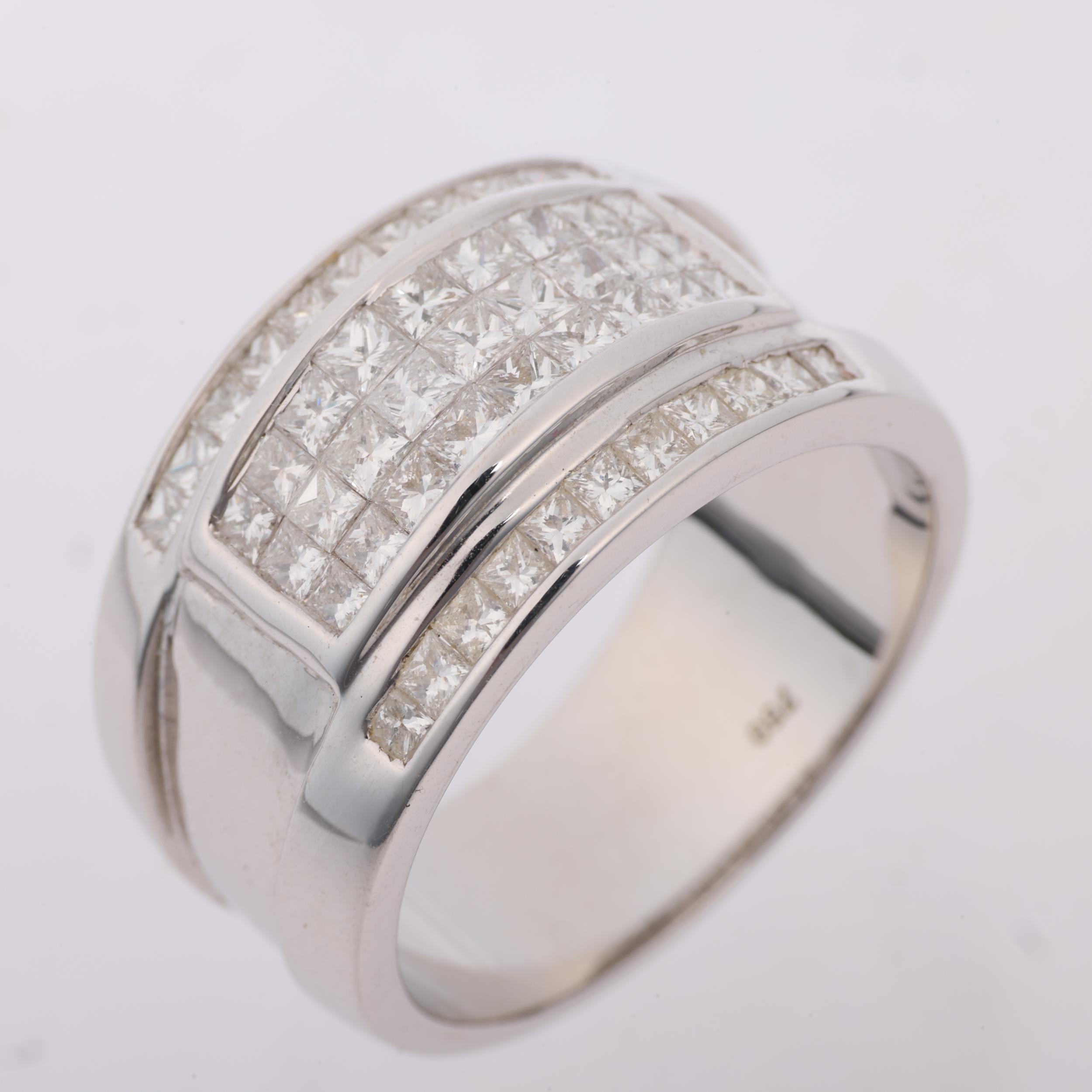 A large modern heavy 18ct white gold diamond band ring, set with Princess-cut diamonds, total - Image 2 of 4