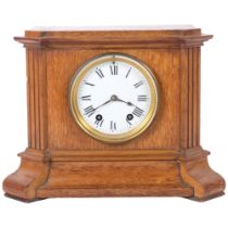 A Vintage oak-cased clock with 2-train movement, H26cm
