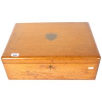 A Walker & Hall oak canteen box, fitted with 2 lift-out trays, 47cm x 17cm x 33cm