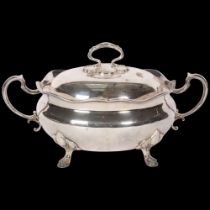 A good quality silver plated 4 pint soup tureen and cover, with cast feet, 36cm