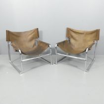 OMK - A pair of mid-century TI lounge chairs by Rodney Kinsman, with leather upholstered seats on