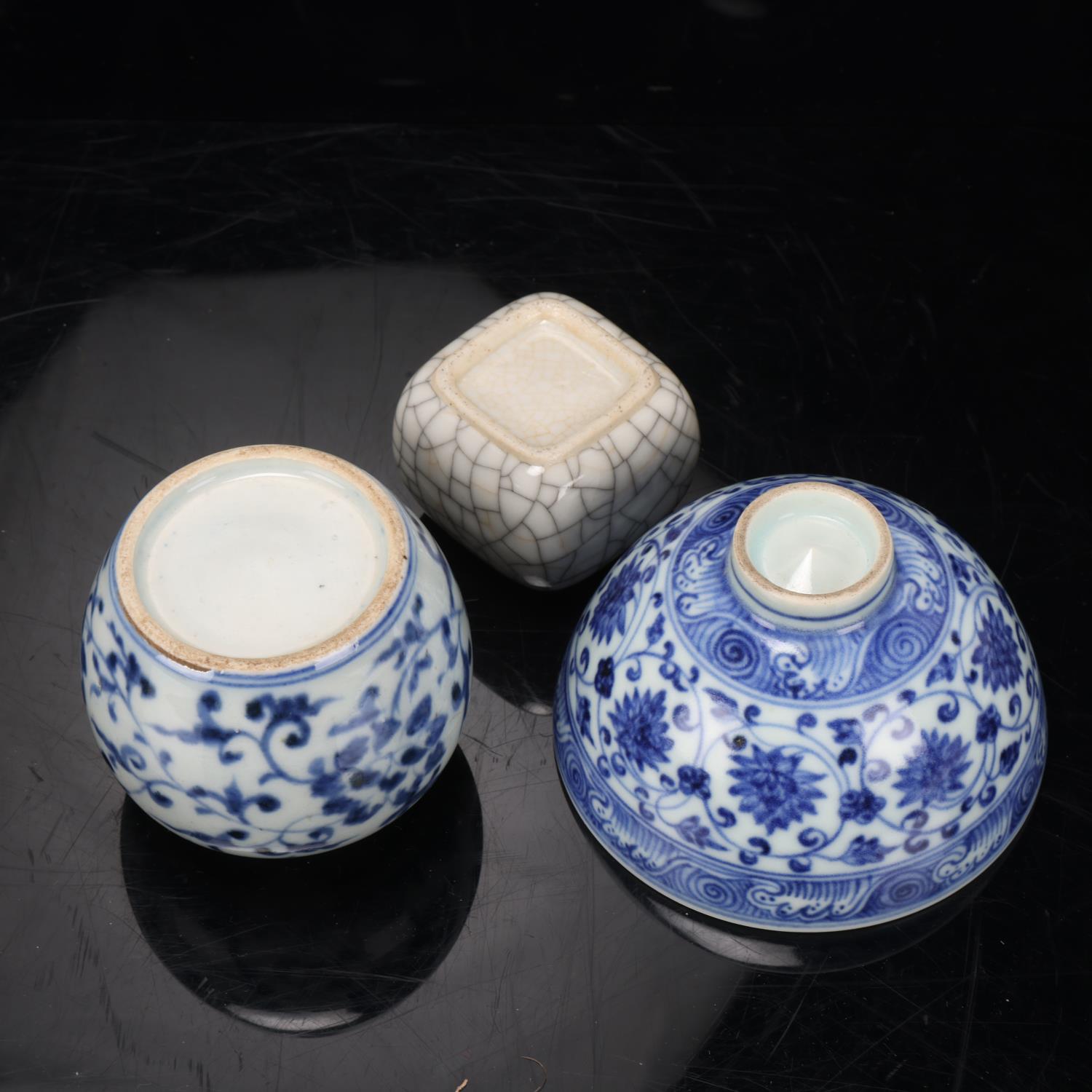 A small Chinese blue and white porcelain vase, height 6.5cm, a blue and white porcelain bowl, - Image 3 of 3