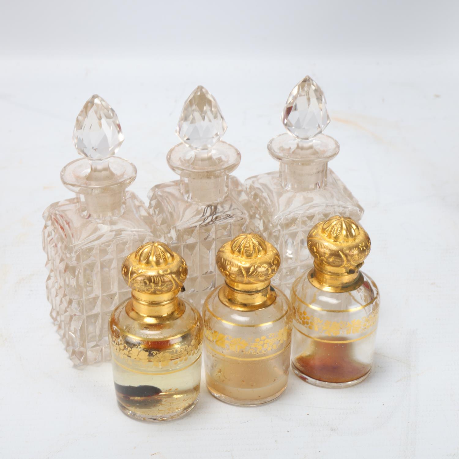 A French walnut and brass-mounted perfume bottle cabinet, containing 3 rotating compartments, each - Image 3 of 3