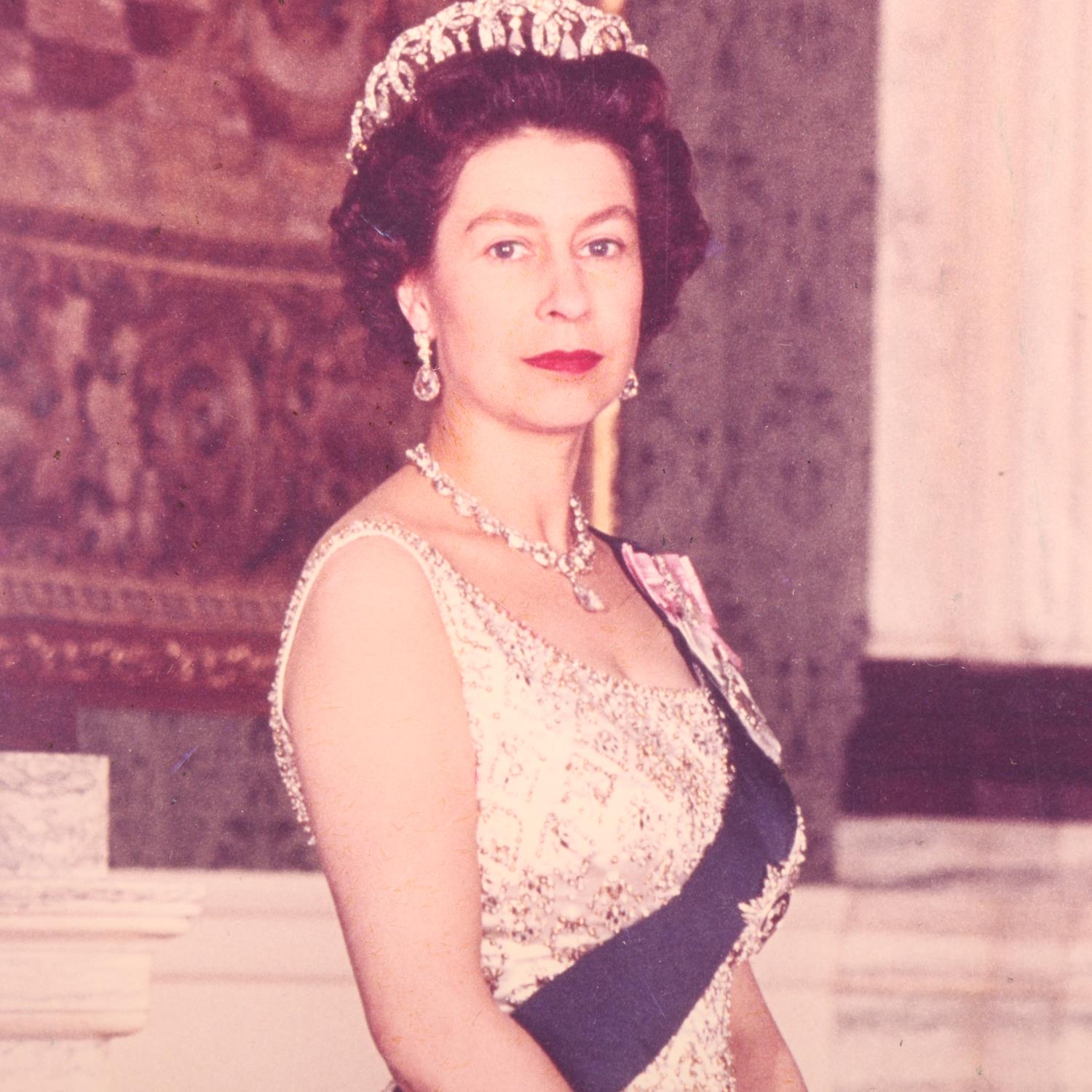 HRH Queen Elizabeth II, full length photographic portrait print, with original ink signature below - Image 3 of 3