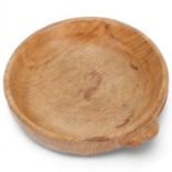Robert Mouseman Thompson, circular oak bowl, diameter 15.5cm Good condition