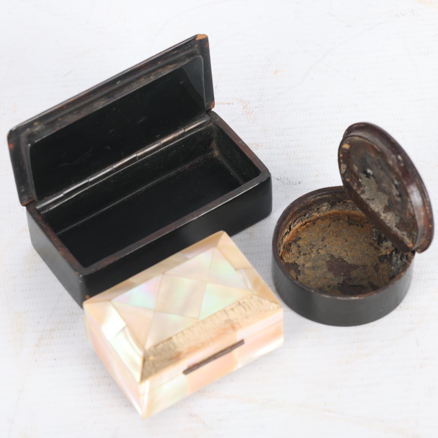 3 x 19th century boxes, including a papier mache snuffbox with painted lid, length 9cm (3) - Image 3 of 3