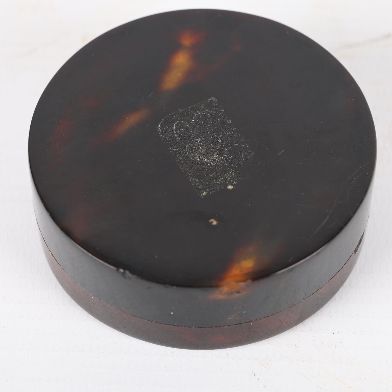 19th century circular tortoiseshell snuffbox, diameter 6.5cm Good condition, no chips - Image 2 of 3