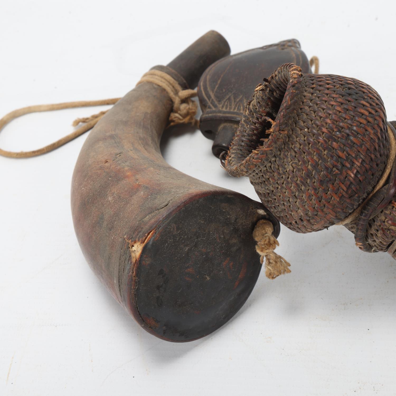 African Tribal powder horn, with finely woven basket and carved wood flask, all mount on a cord - Image 3 of 3