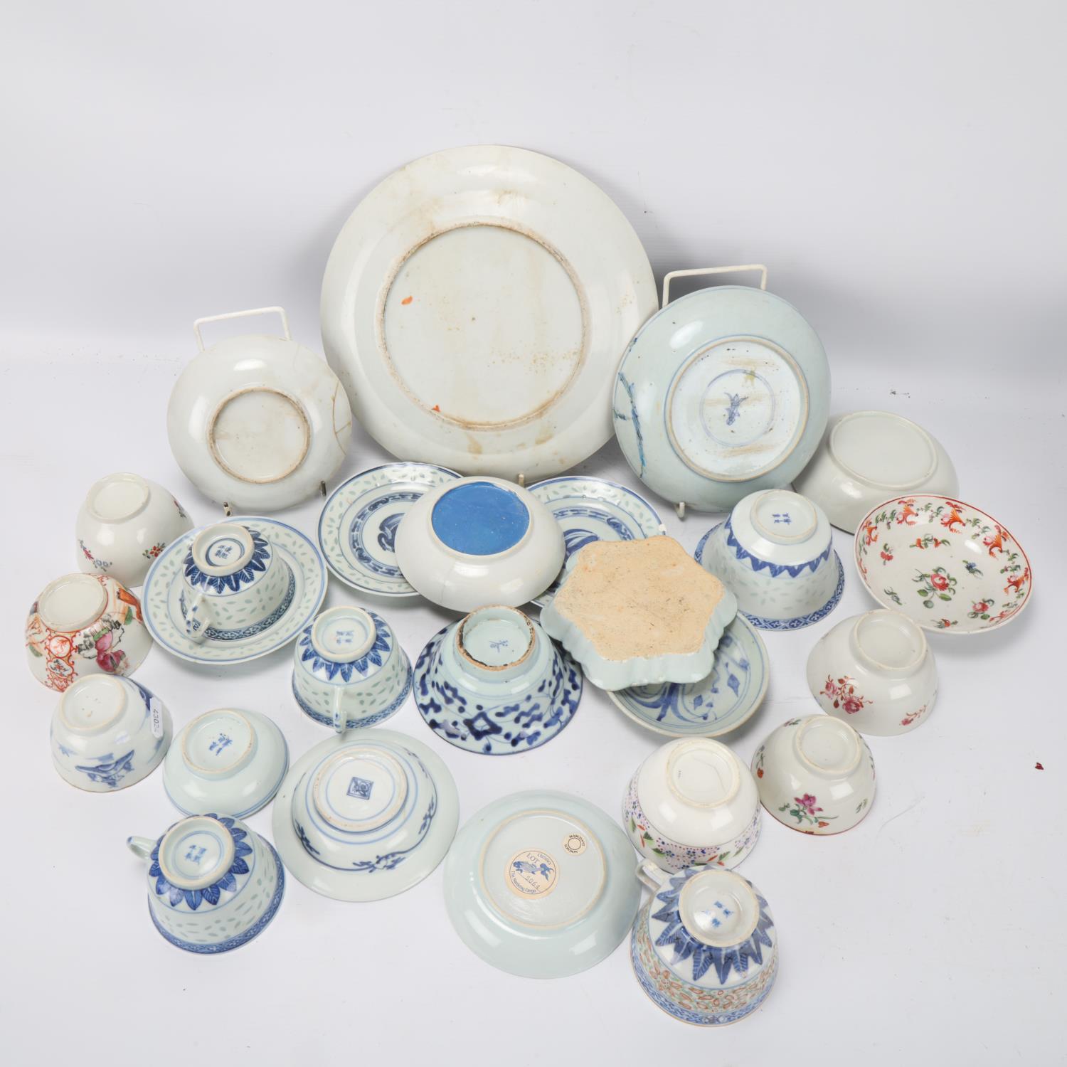 A collection of Chinese porcelain items - Image 3 of 3